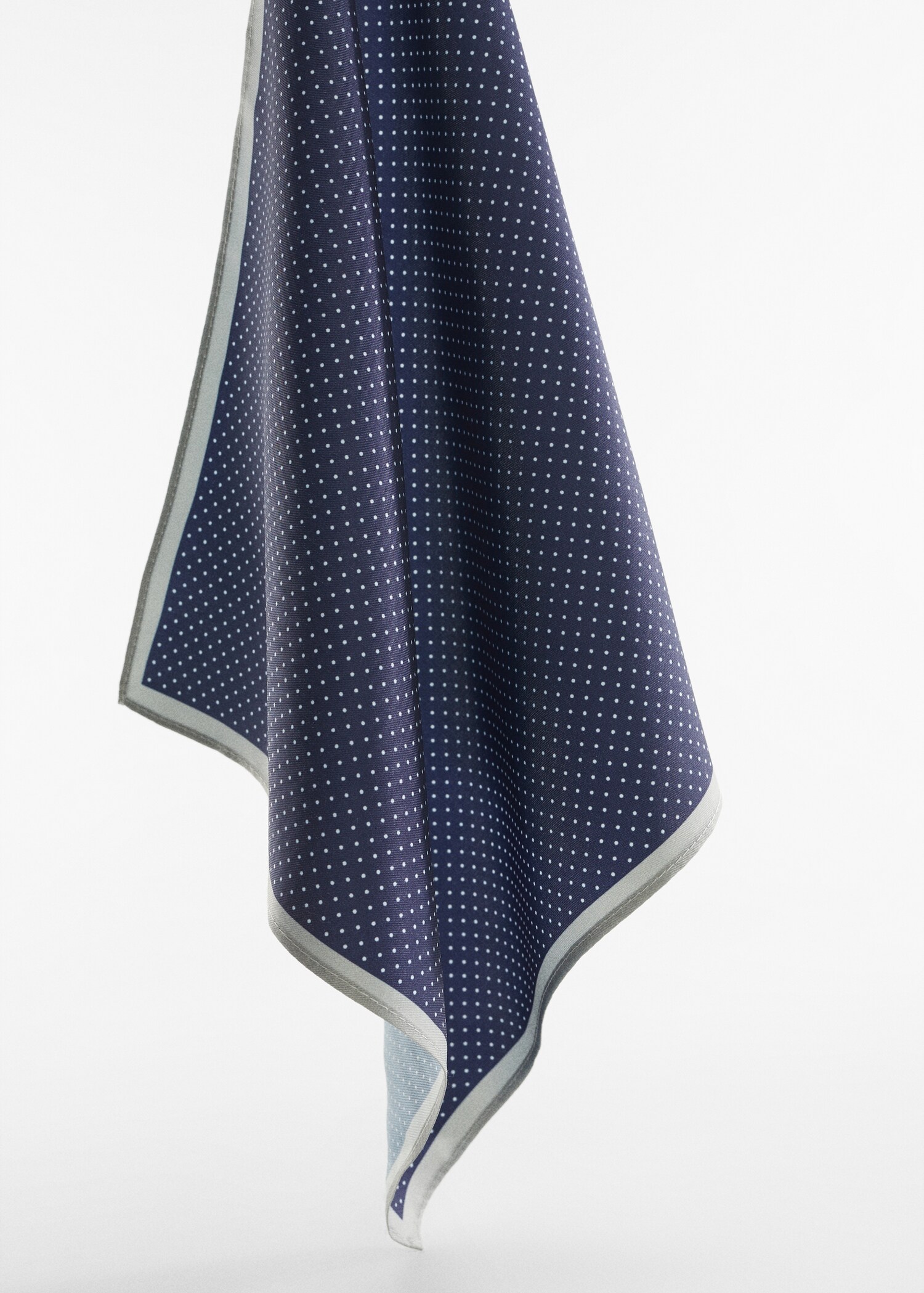 Pochette costume - Plan moyen