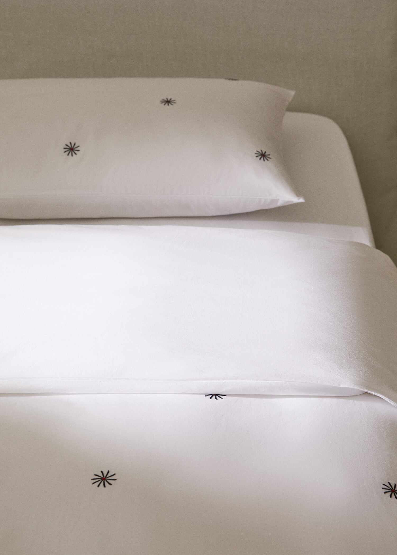 Embroidered duvet cover Superking bed - Details of the article 8
