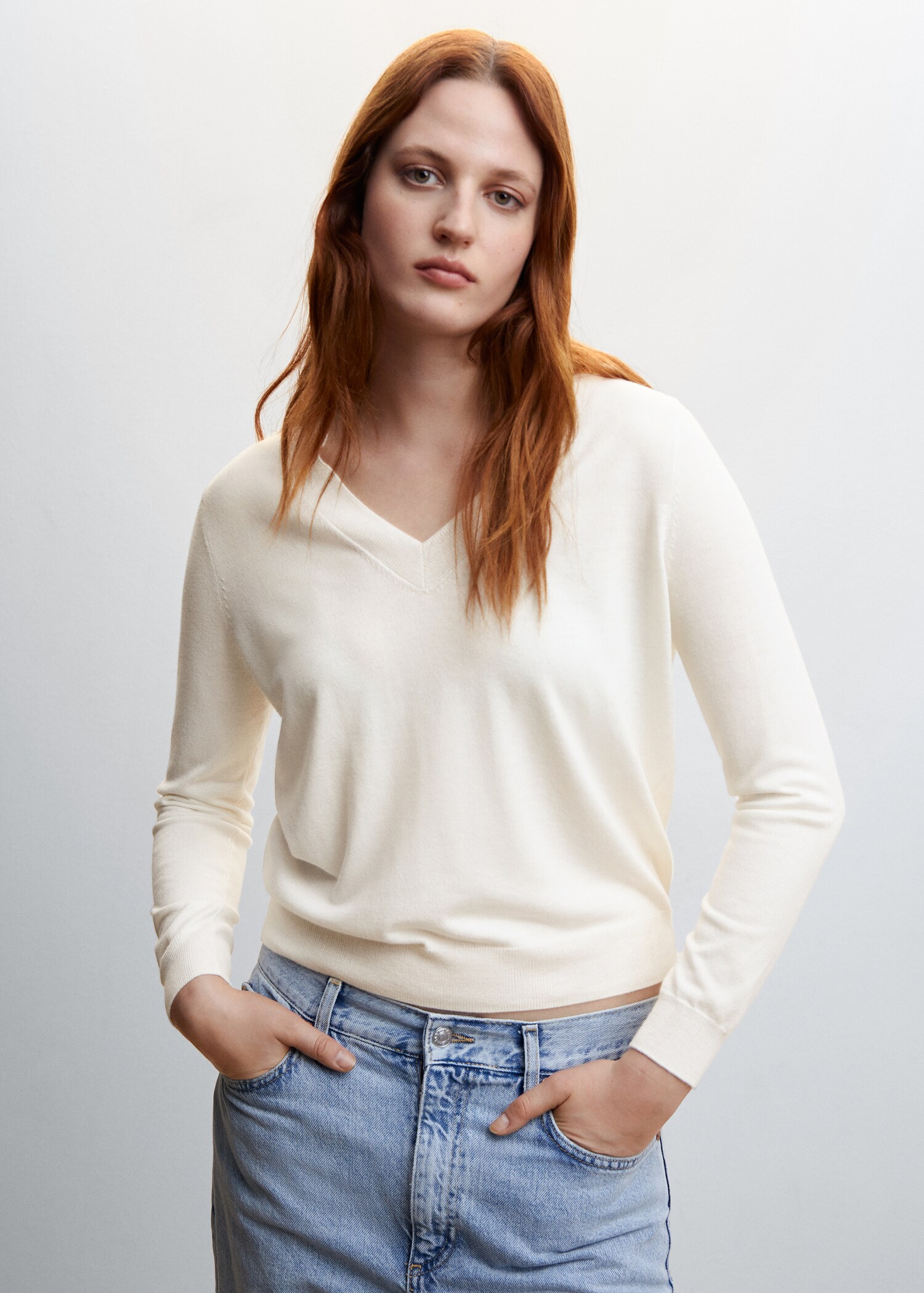 Fine-knit V-neck sweater - Medium plane