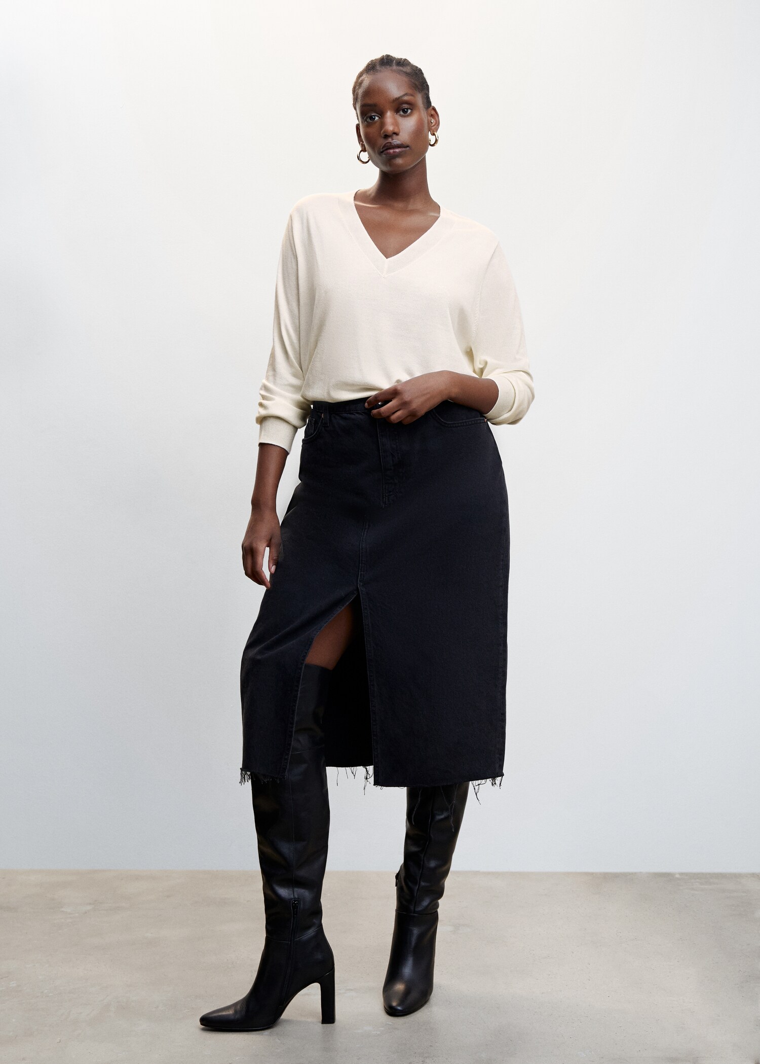 Fine-knit V-neck sweater - Details of the article 3