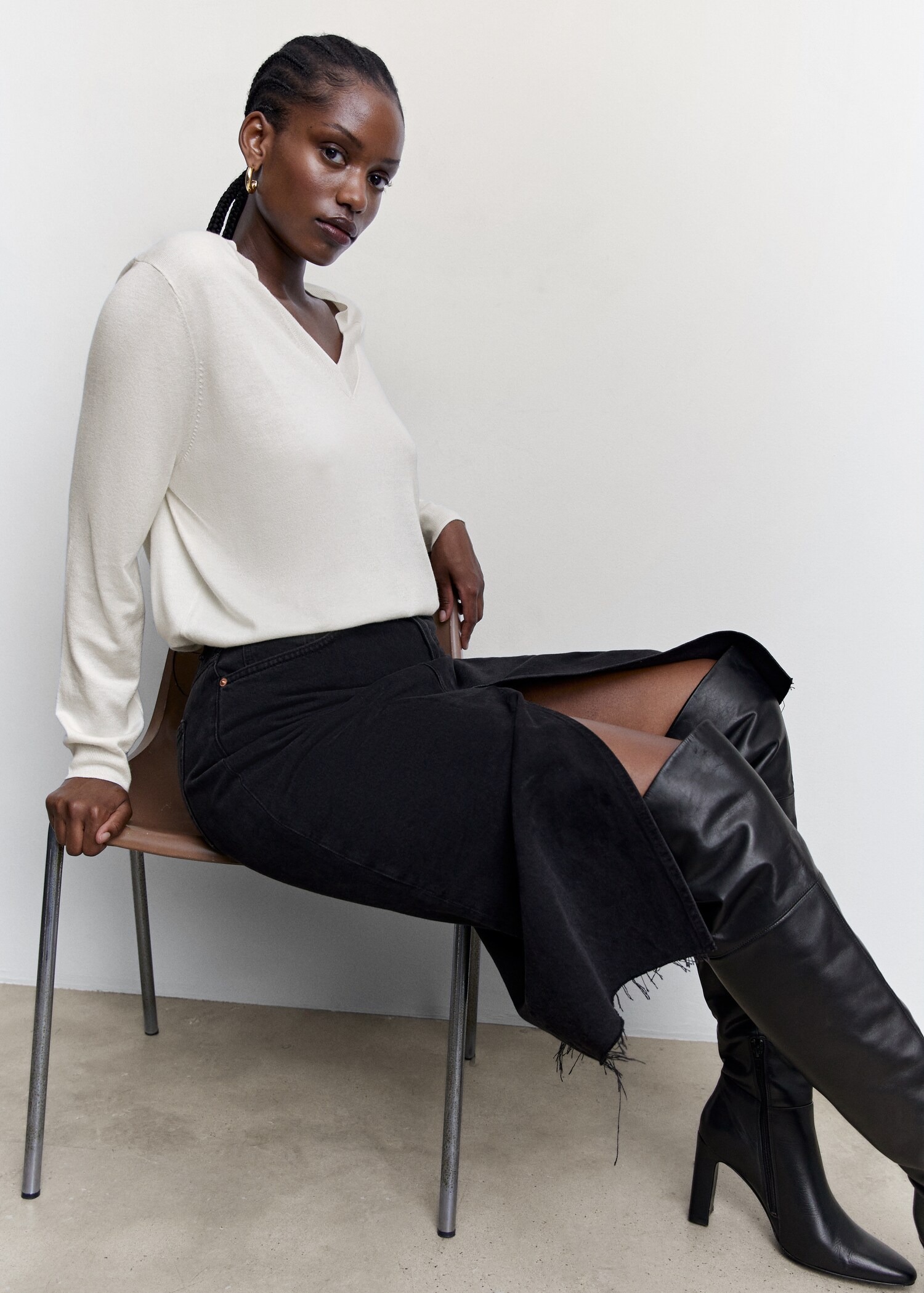 Fine-knit V-neck sweater - Details of the article 4