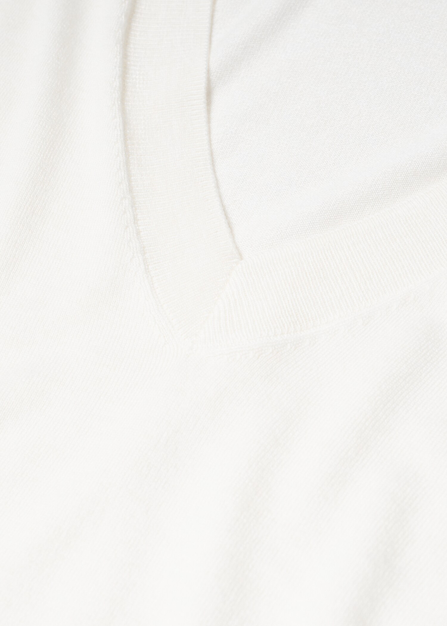 Fine-knit V-neck sweater - Details of the article 8