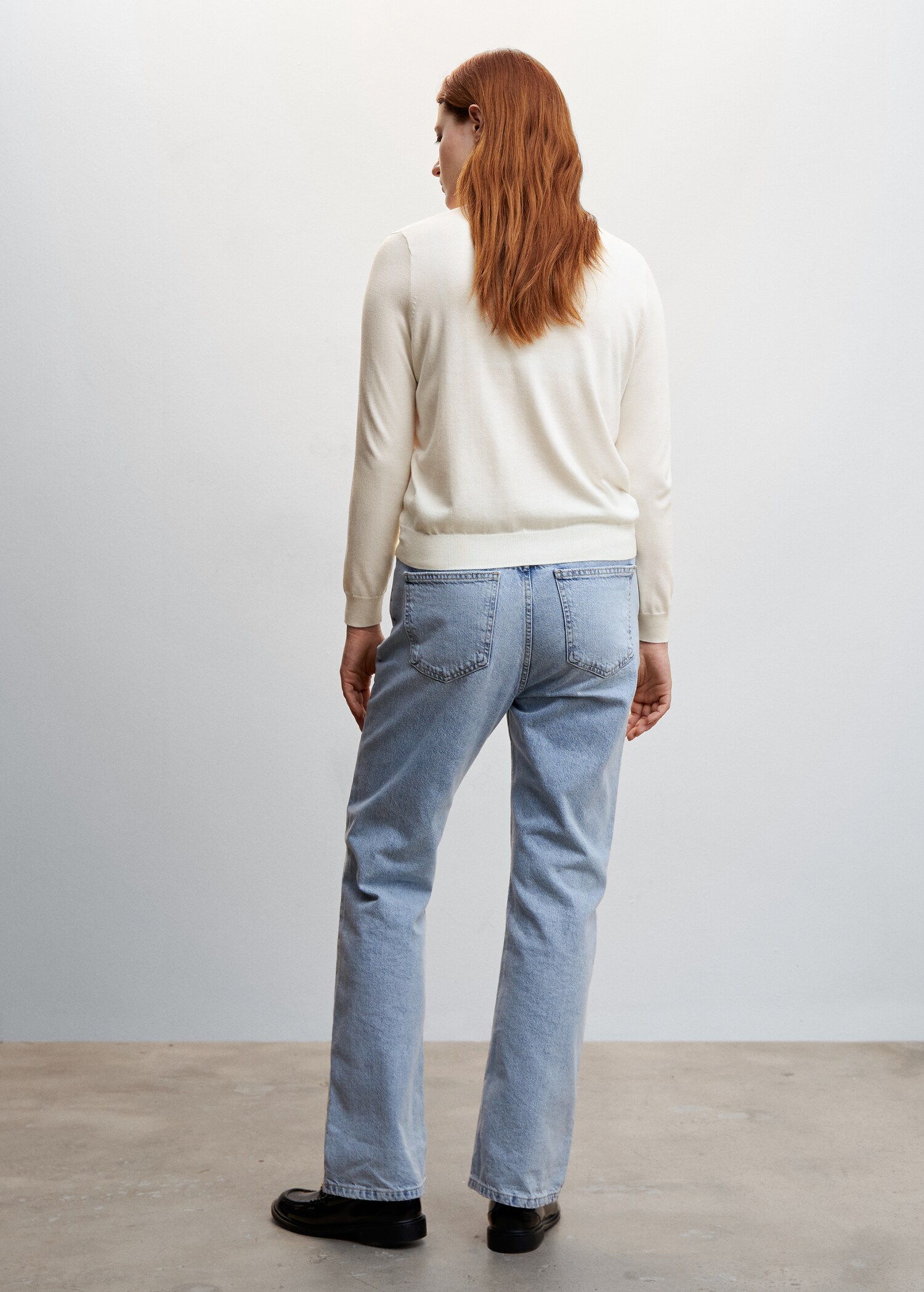 Fine-knit V-neck sweater - Reverse of the article