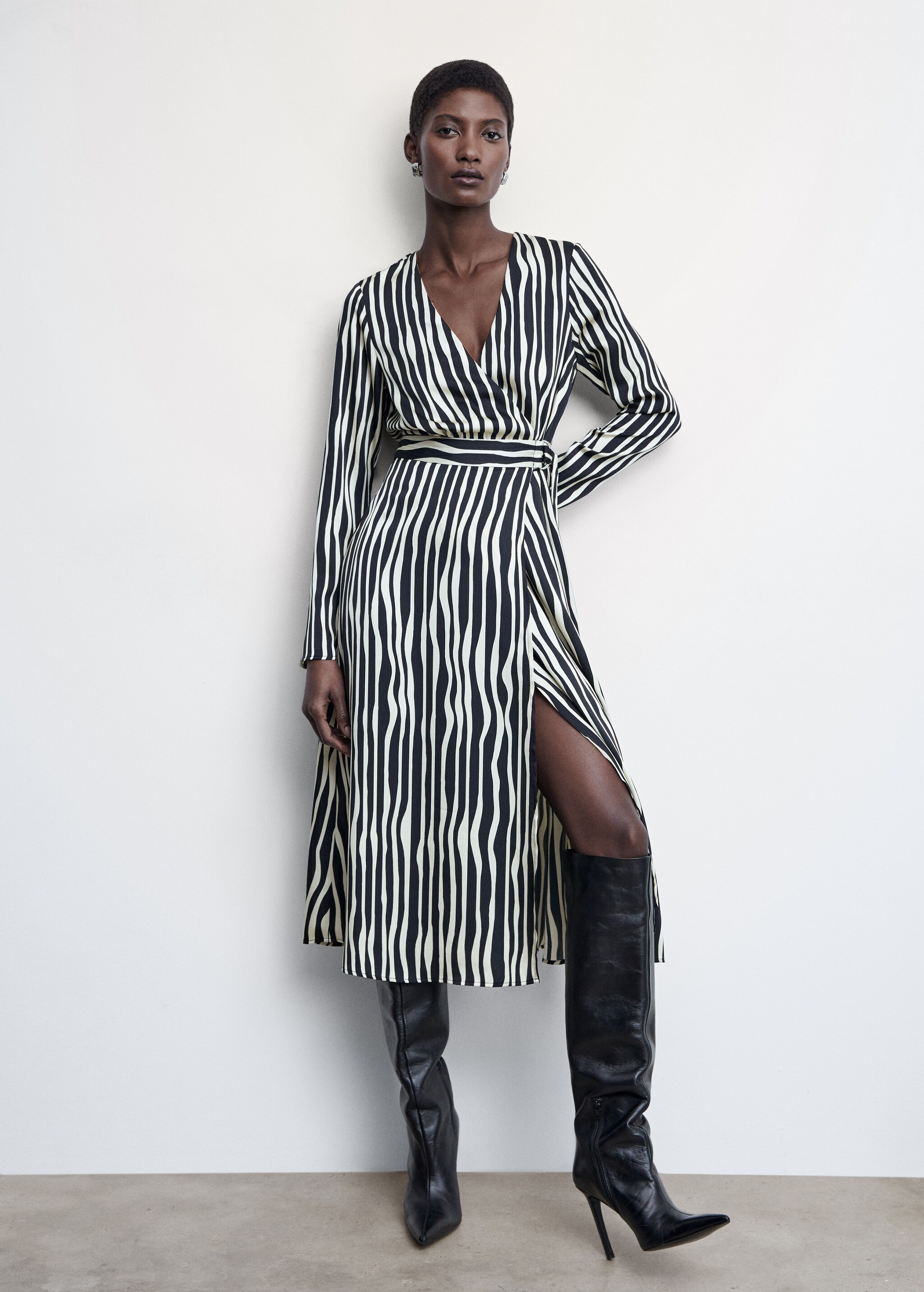 Striped midi dress - Details of the article 2