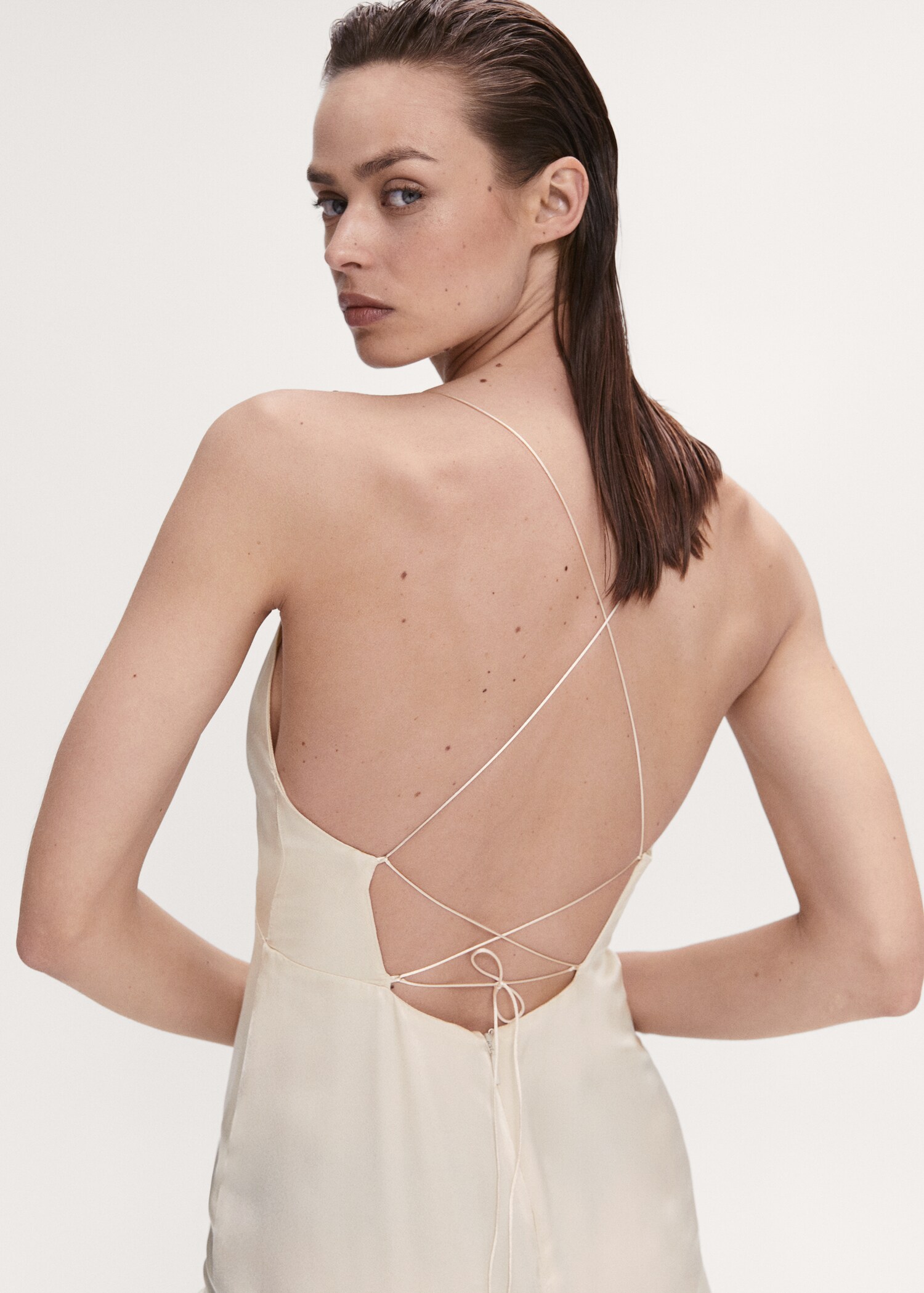 Vestido satinado espalda cruzada - Detalle del artículo 4