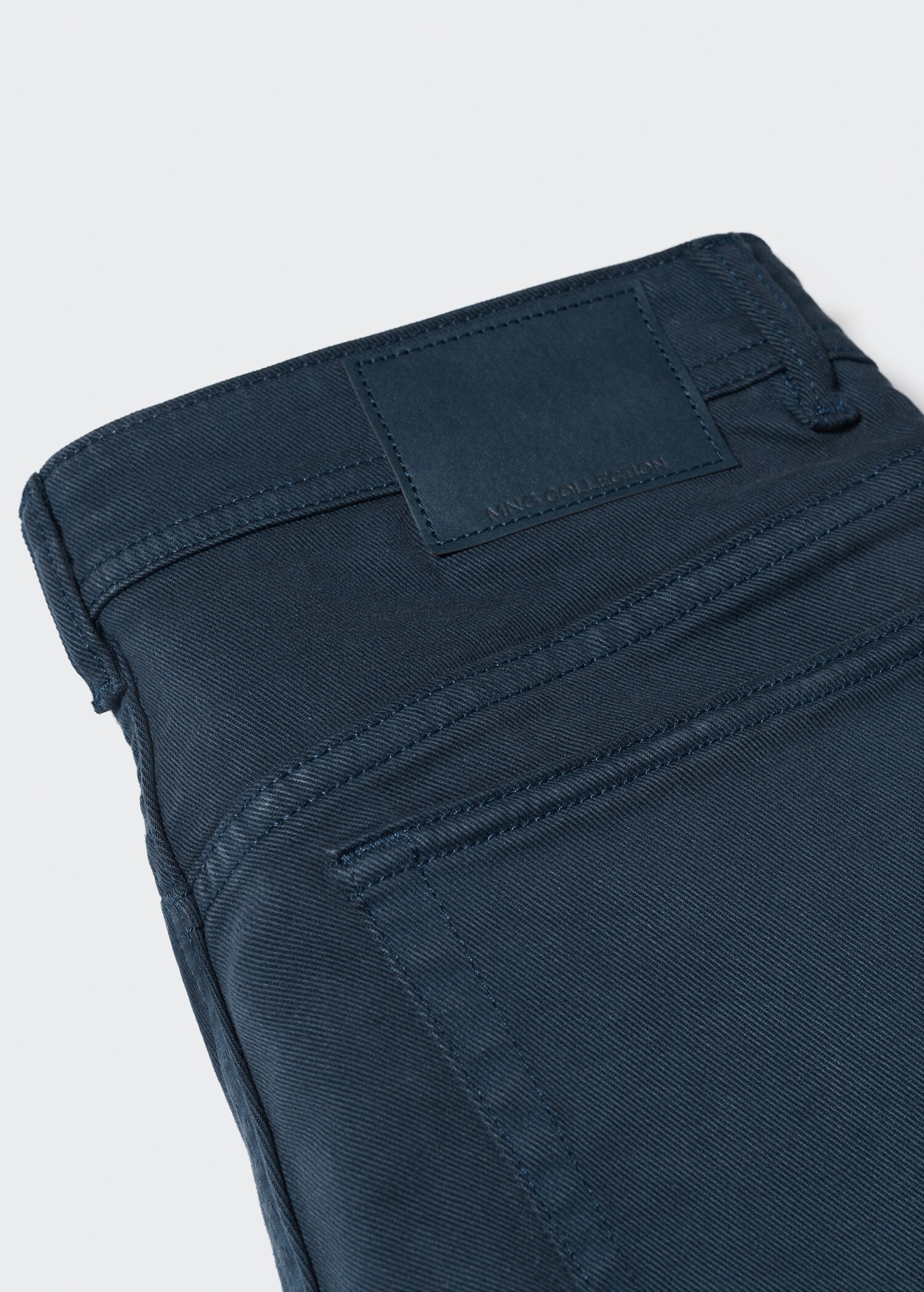 Farbige Slim Fit-Jeans - Detail des Artikels 8