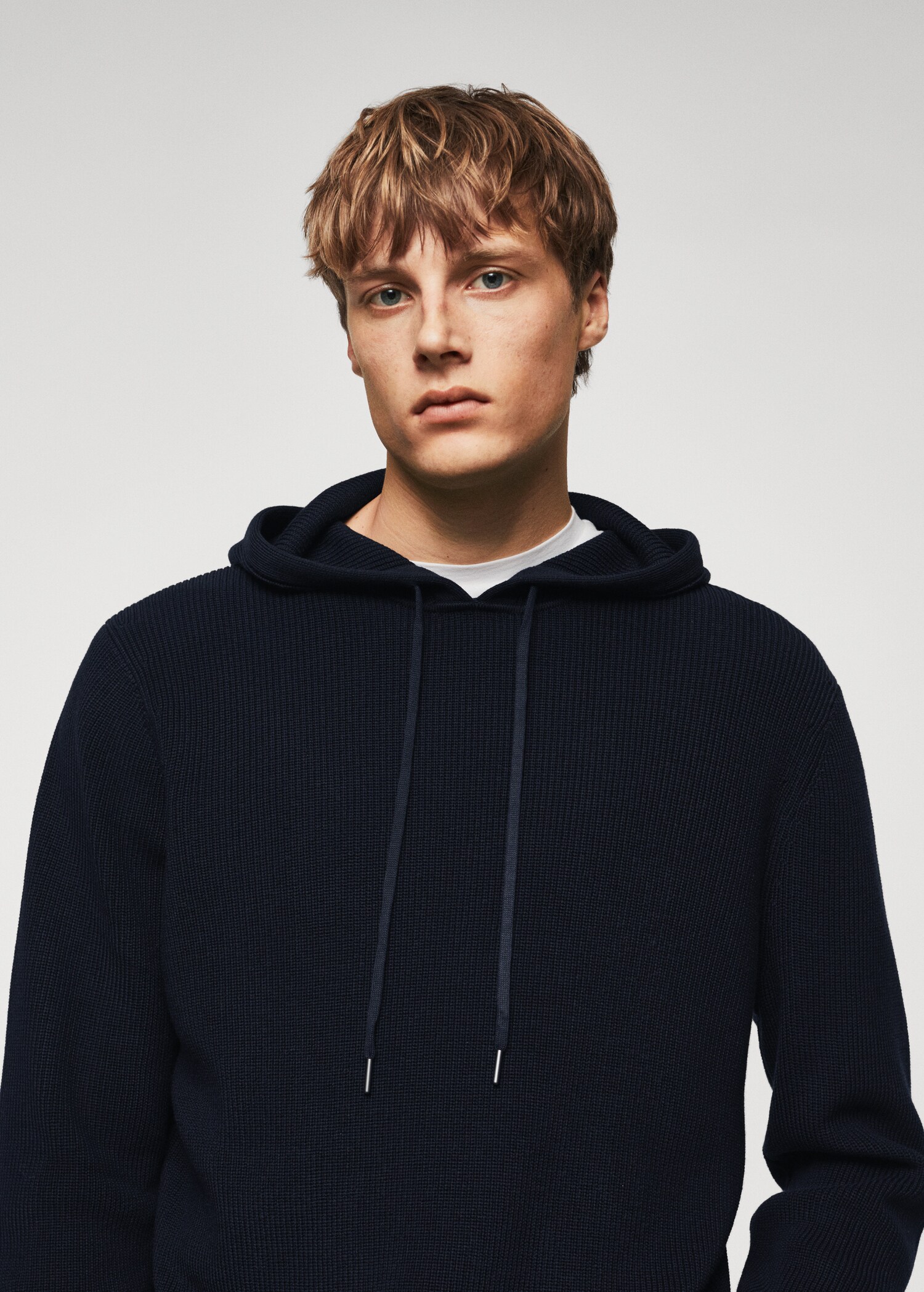 Pull-over capuche structuré - Détail de l'article 1