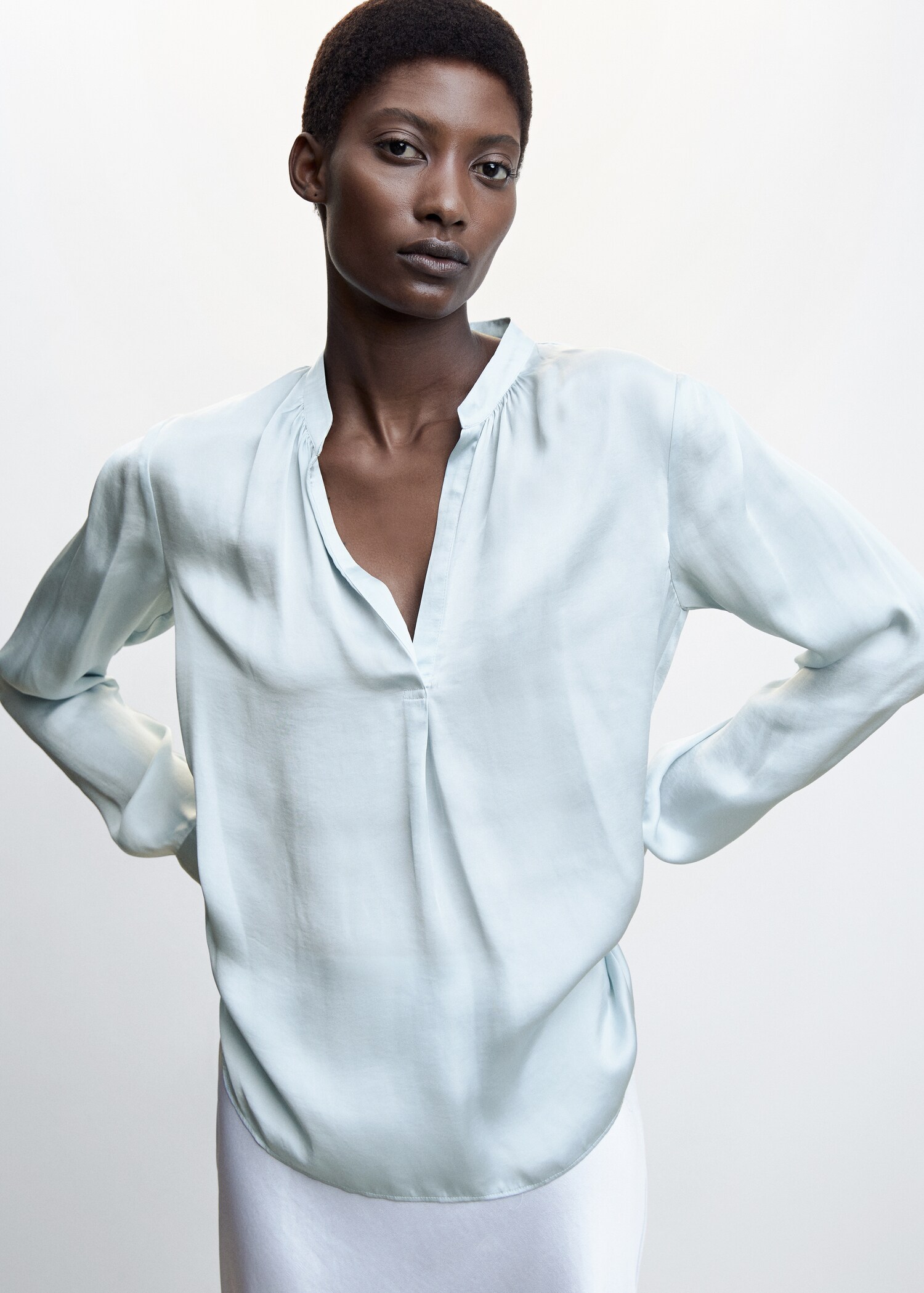 Blusa satinada cuello mao - Detalle del artículo 6
