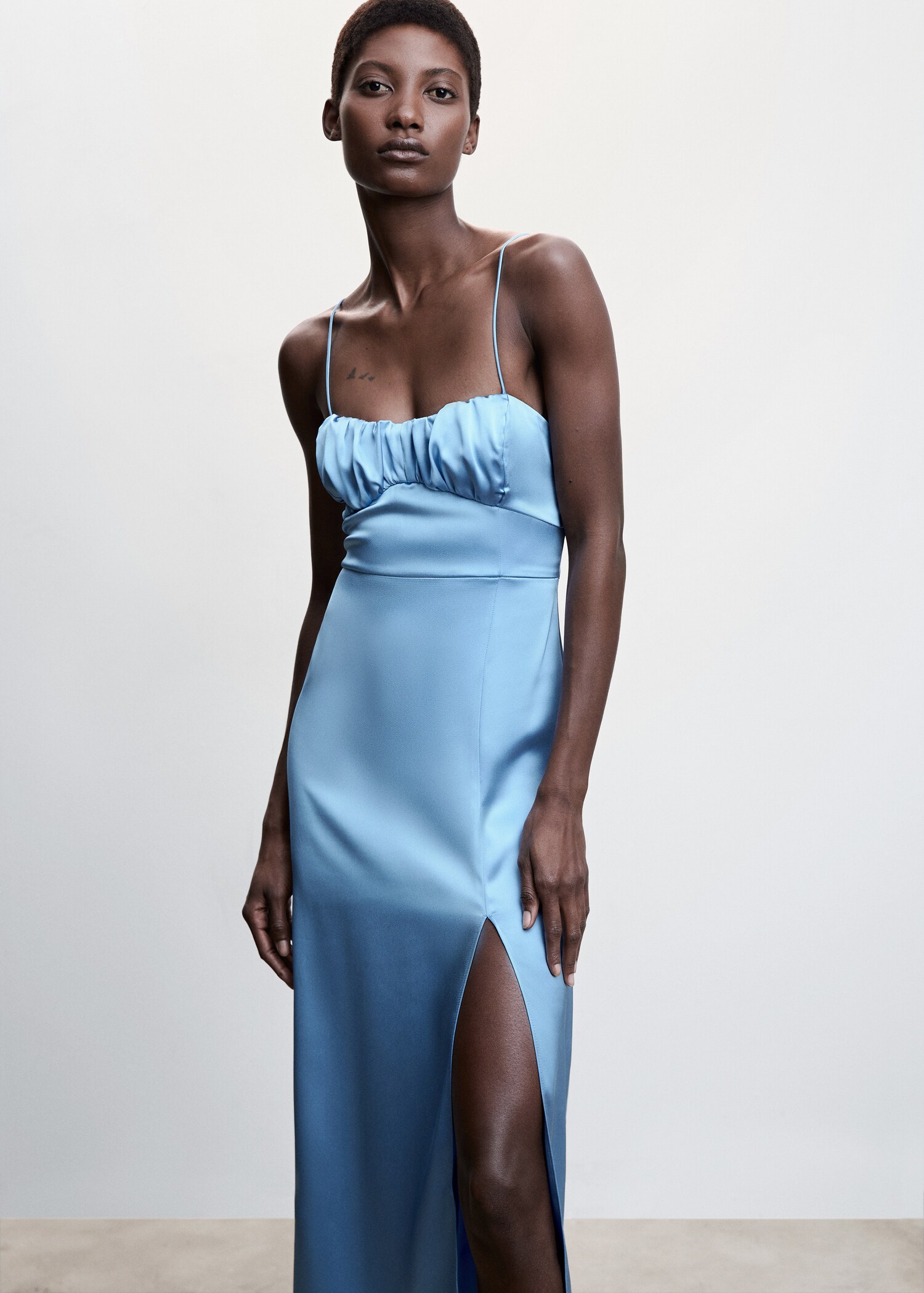 Vestido lencero satinado - Plano medio