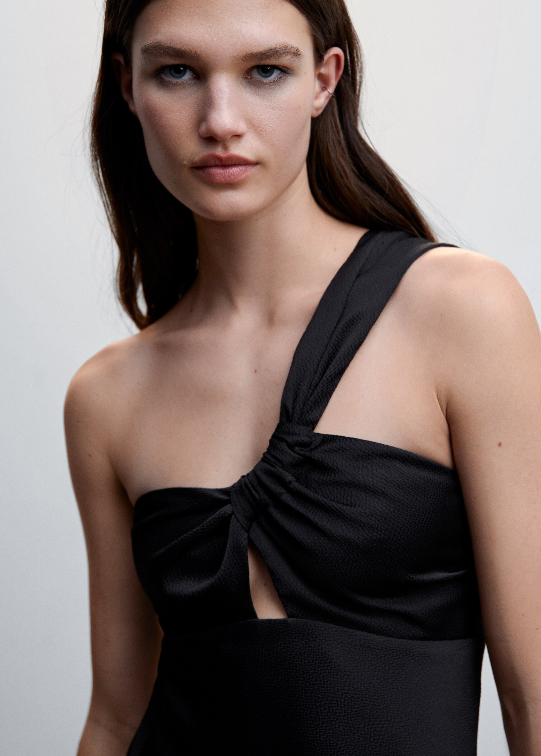 Φόρεμα μαύρο σατέν ασύμμετρο - Λεπτομέρεια του προϊόντος 1