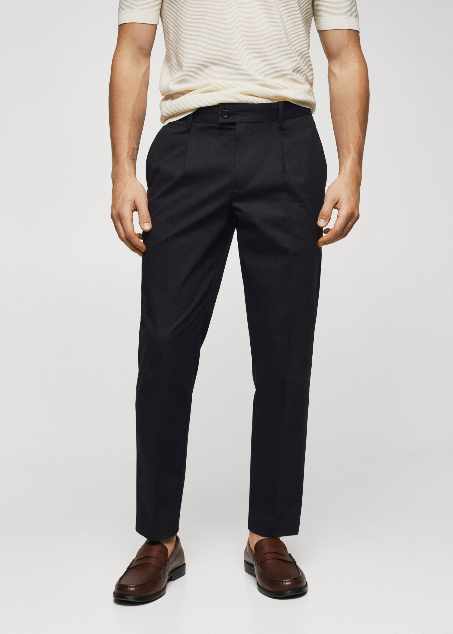 Pantalón pinzas algodón - Plano medio