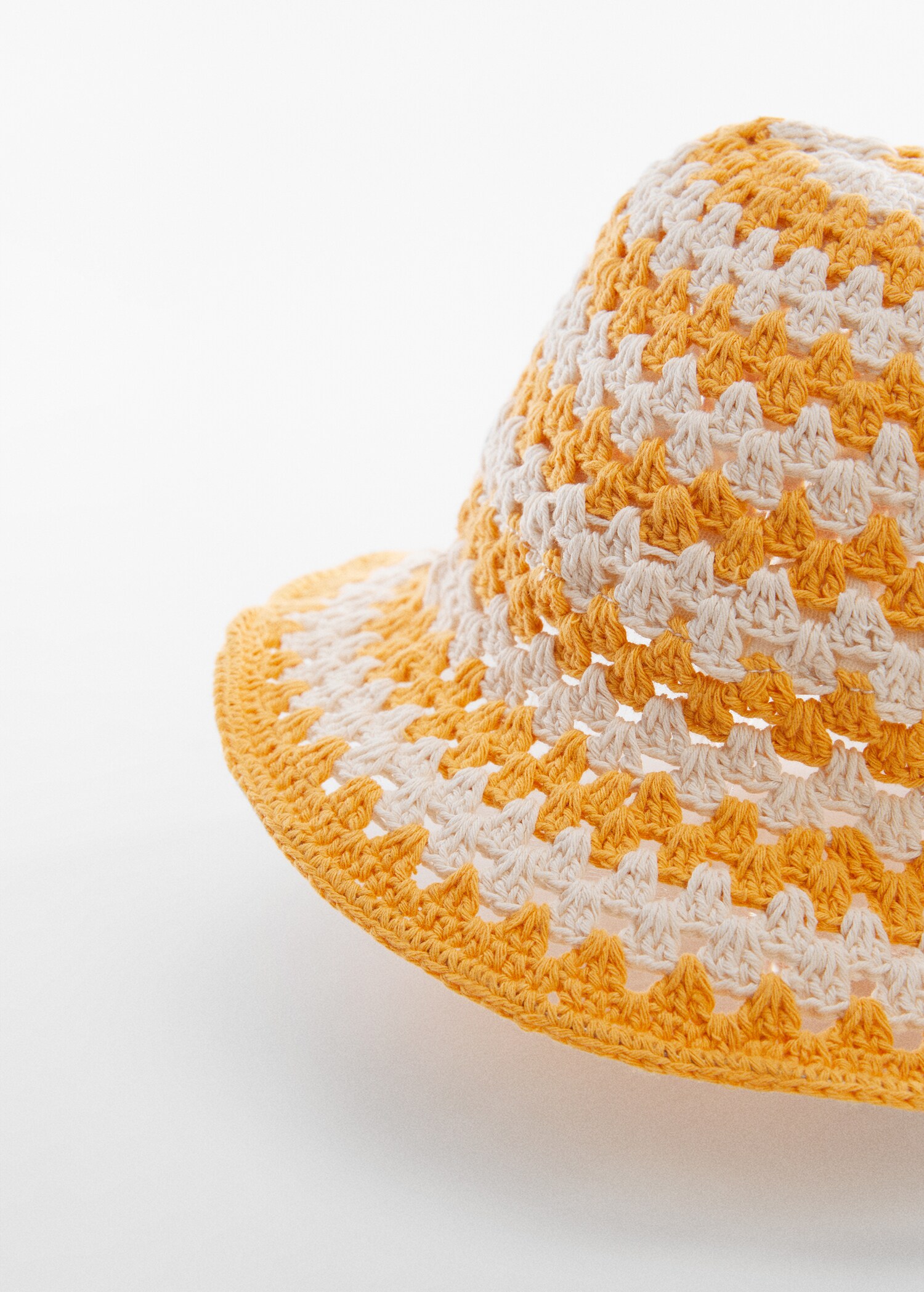 Gorro bucket crochet - Plano medio