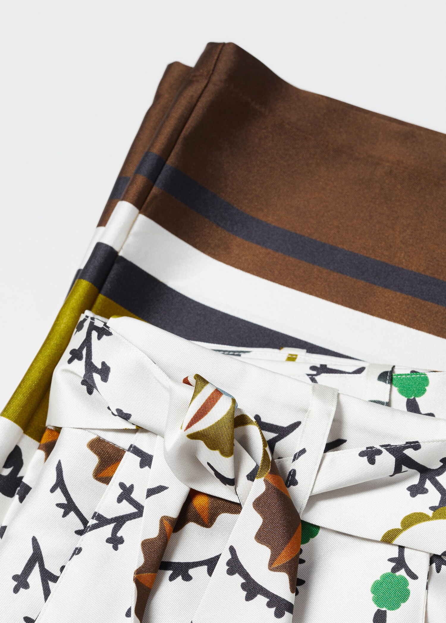 Pantalón satinado estampado - Detalle del artículo 8