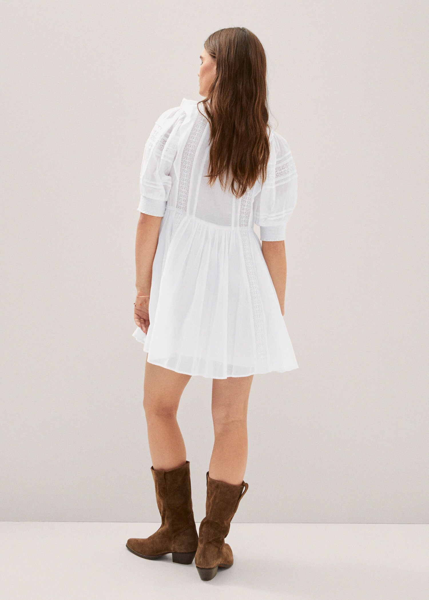 Puff-sleeved embroidered dress - Reverse of the article