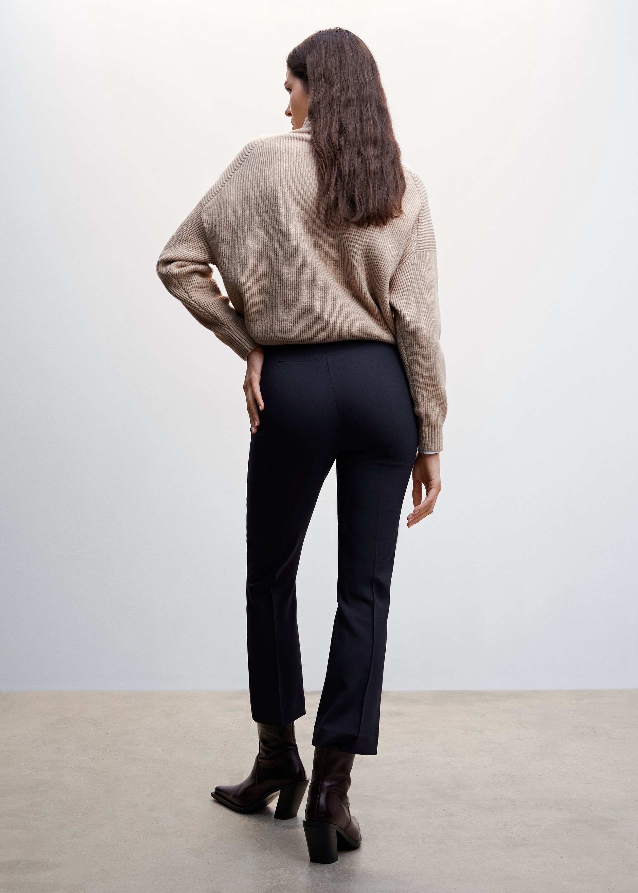 Straight-cut crop trousers - Reverse of the article