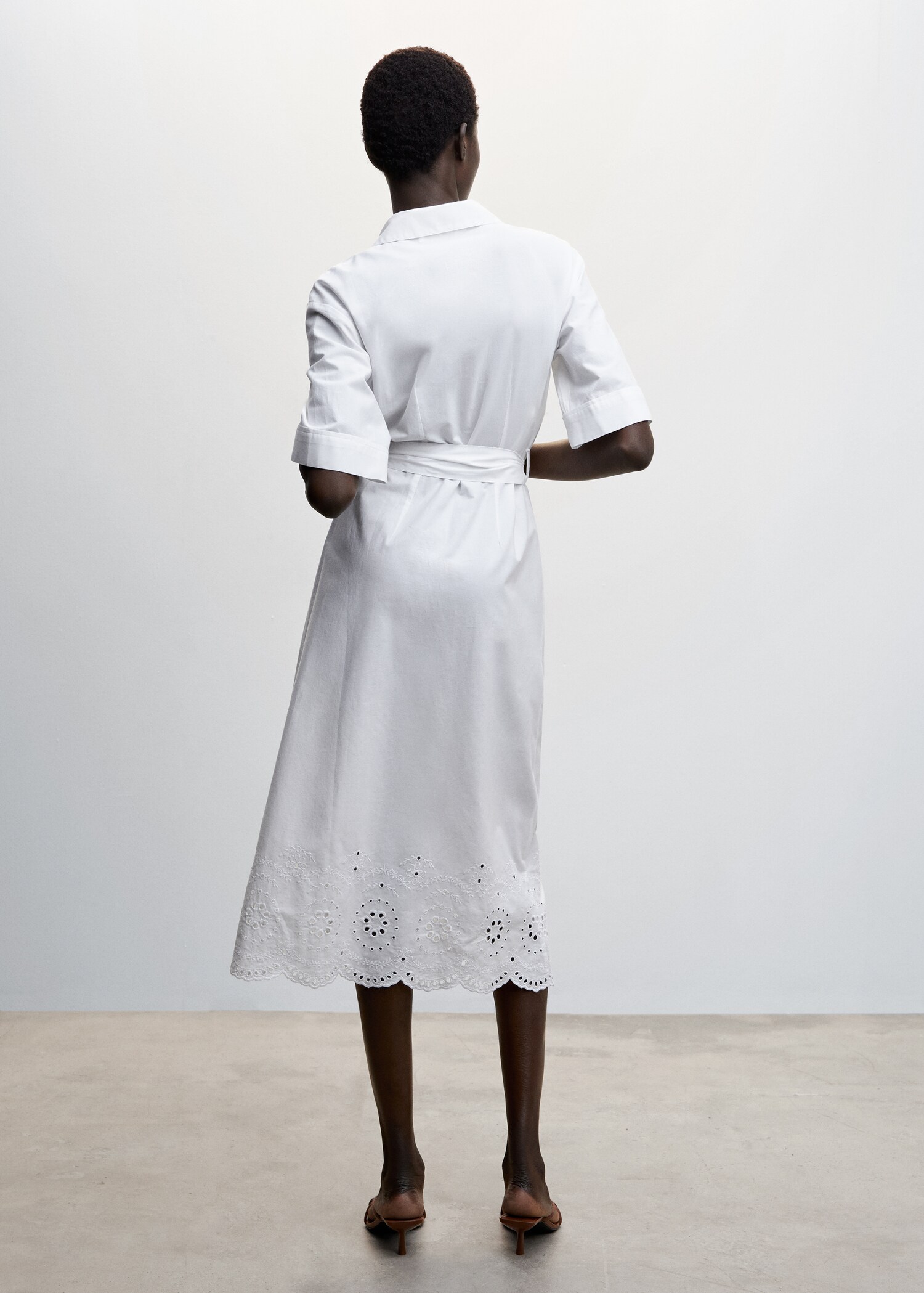 Hemdblusenkleid mit Broderie Anglaise - Rückseite des Artikels
