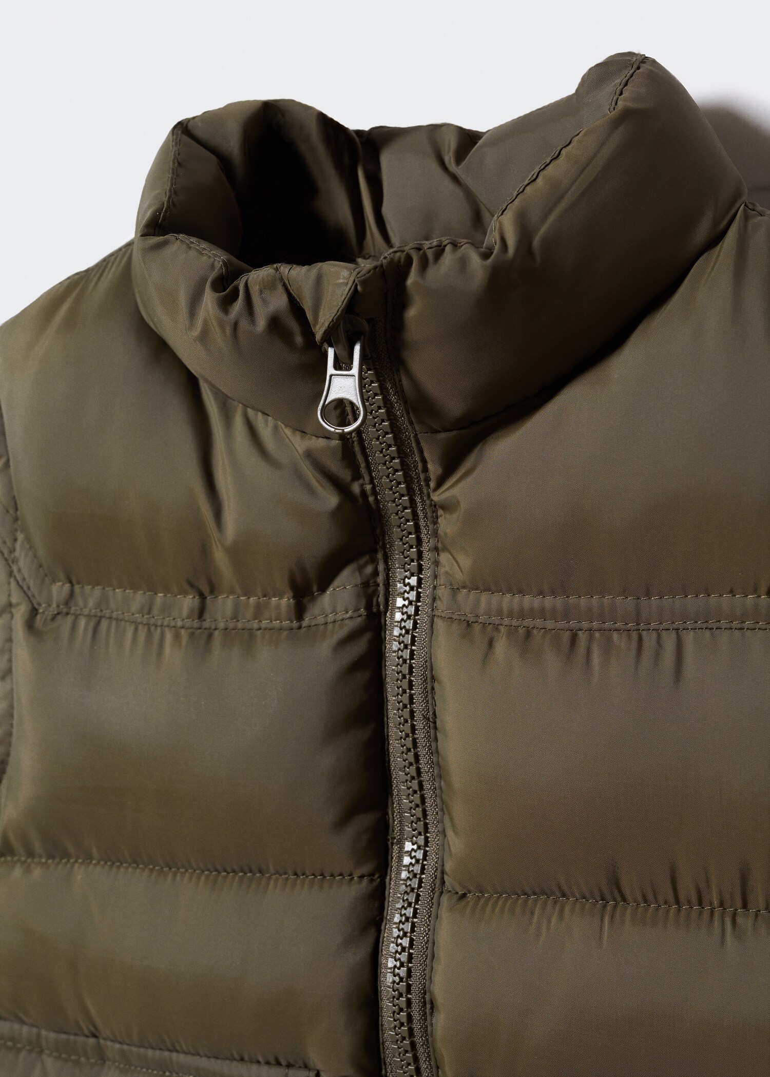Quilted gilet with pockets - Details of the article 0