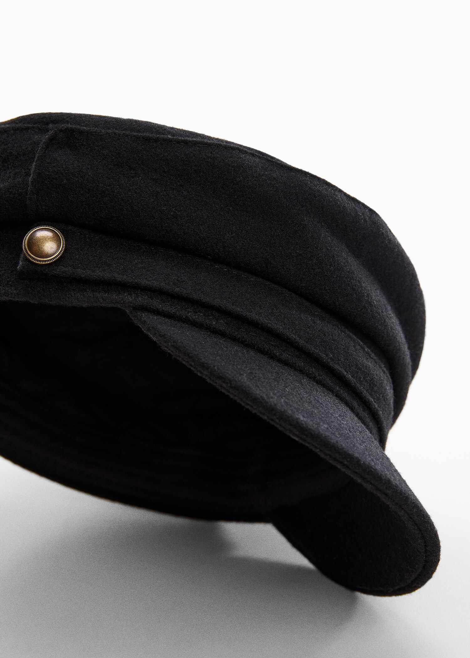 Wool cap with visor - Details of the article 1