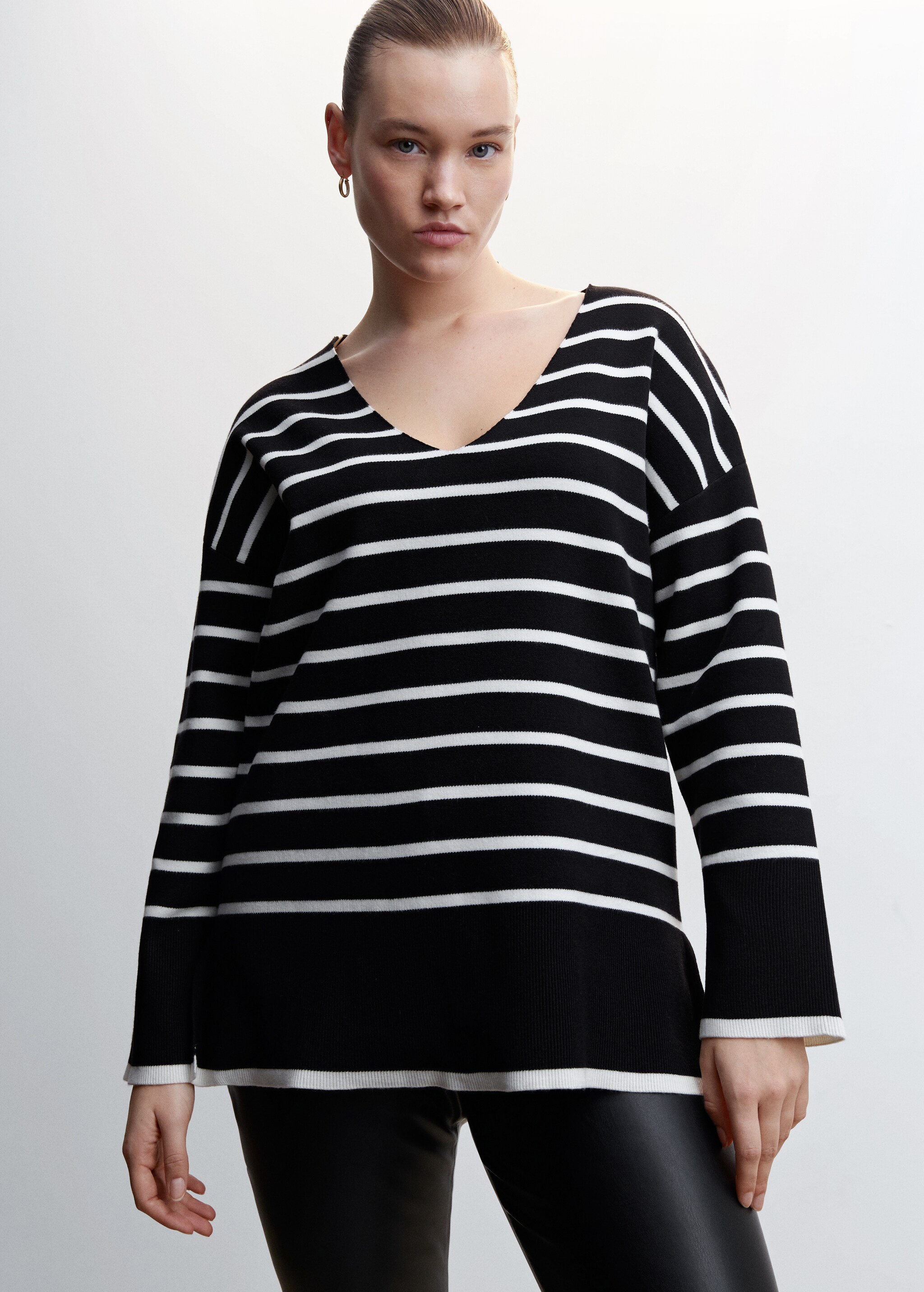 Oversized striped sweater - Details of the article 5