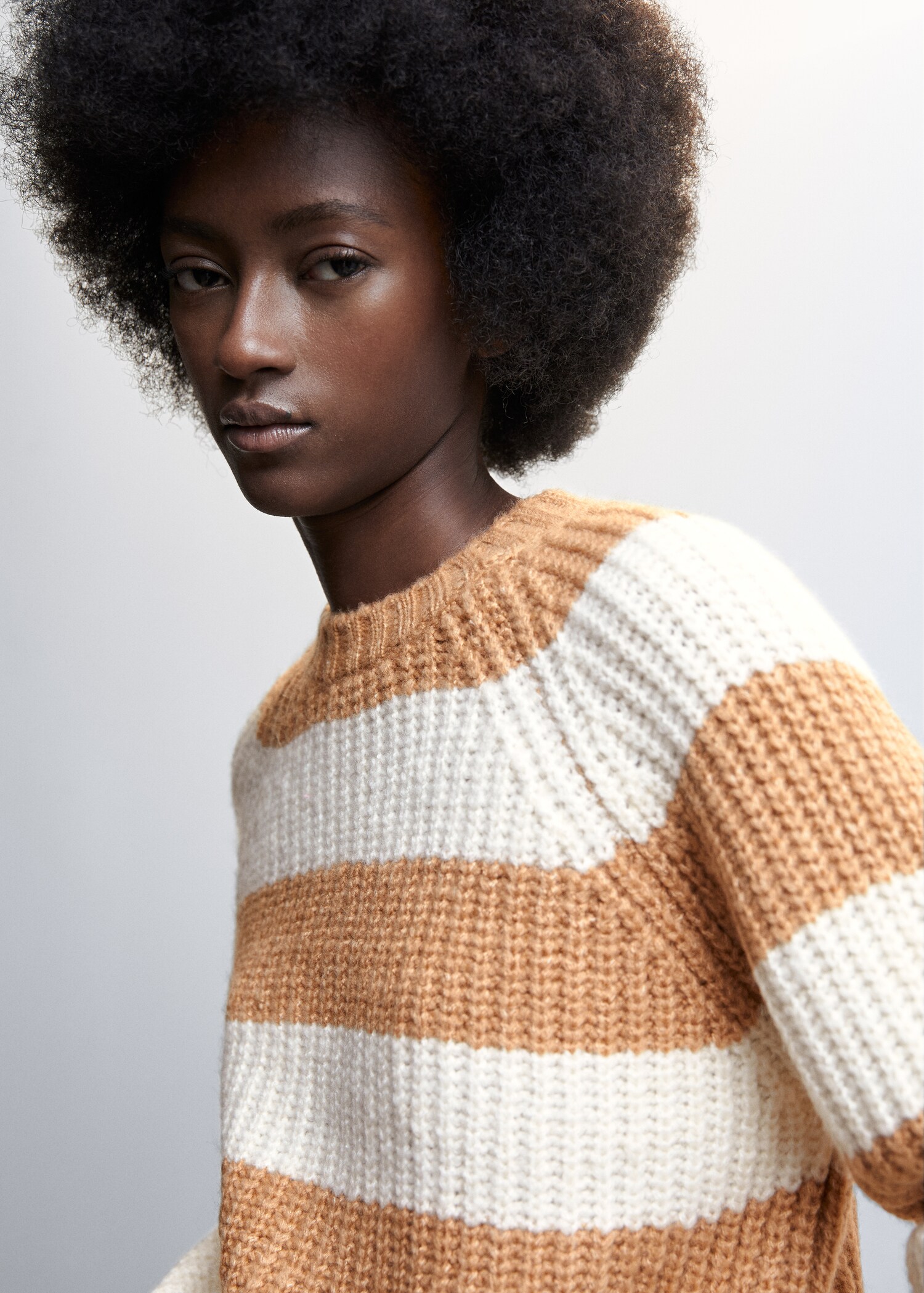 Round-neck striped sweater - Details of the article 1