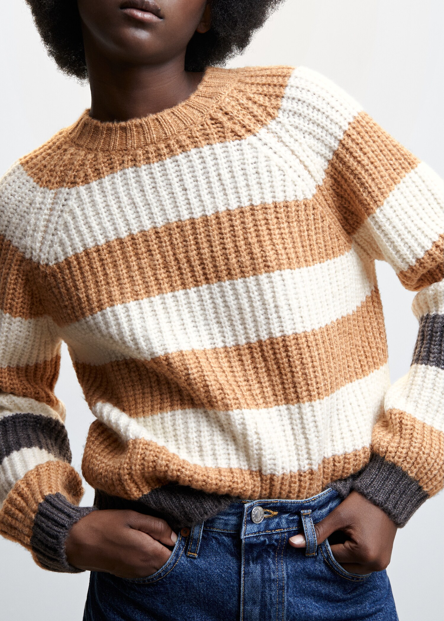 Round-neck striped sweater - Details of the article 6