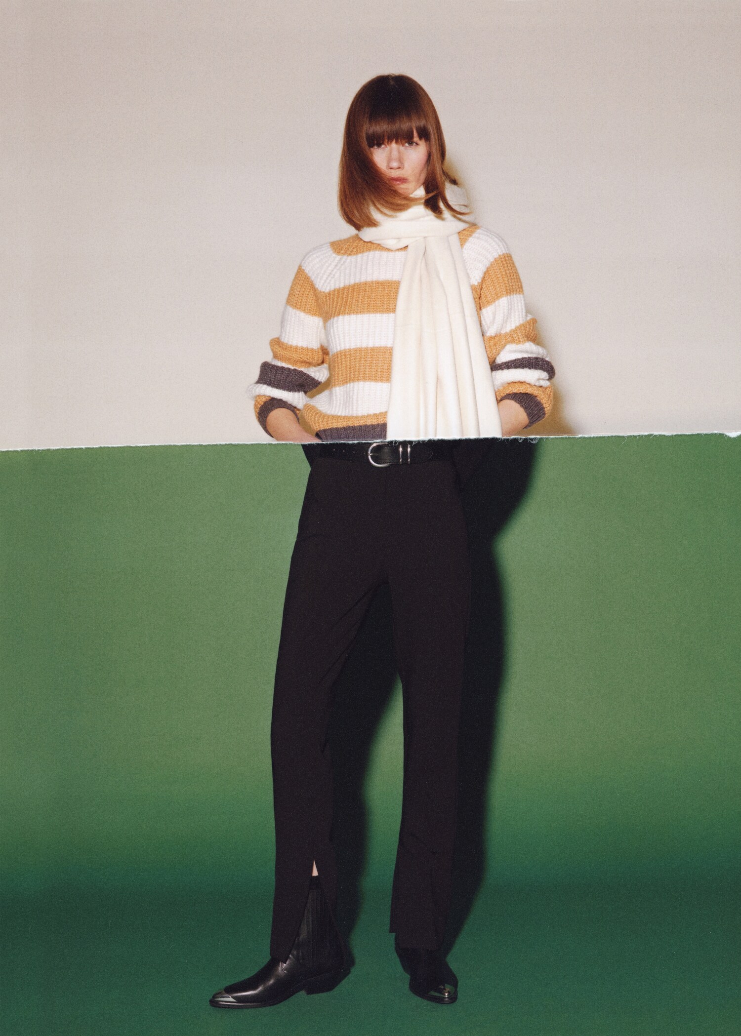 Round-neck striped sweater - Details of the article 7