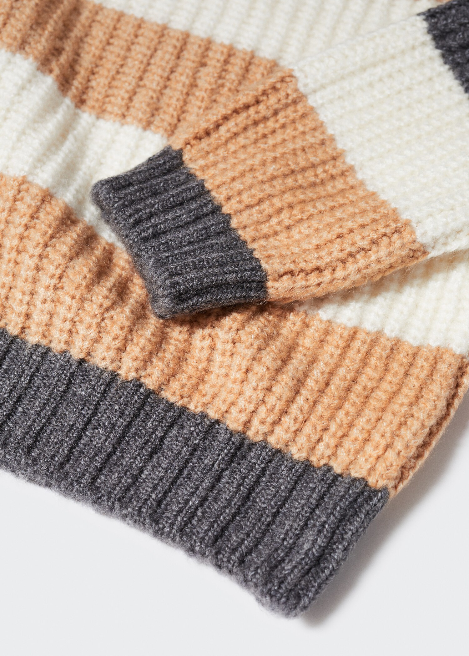 Round-neck striped sweater - Details of the article 8