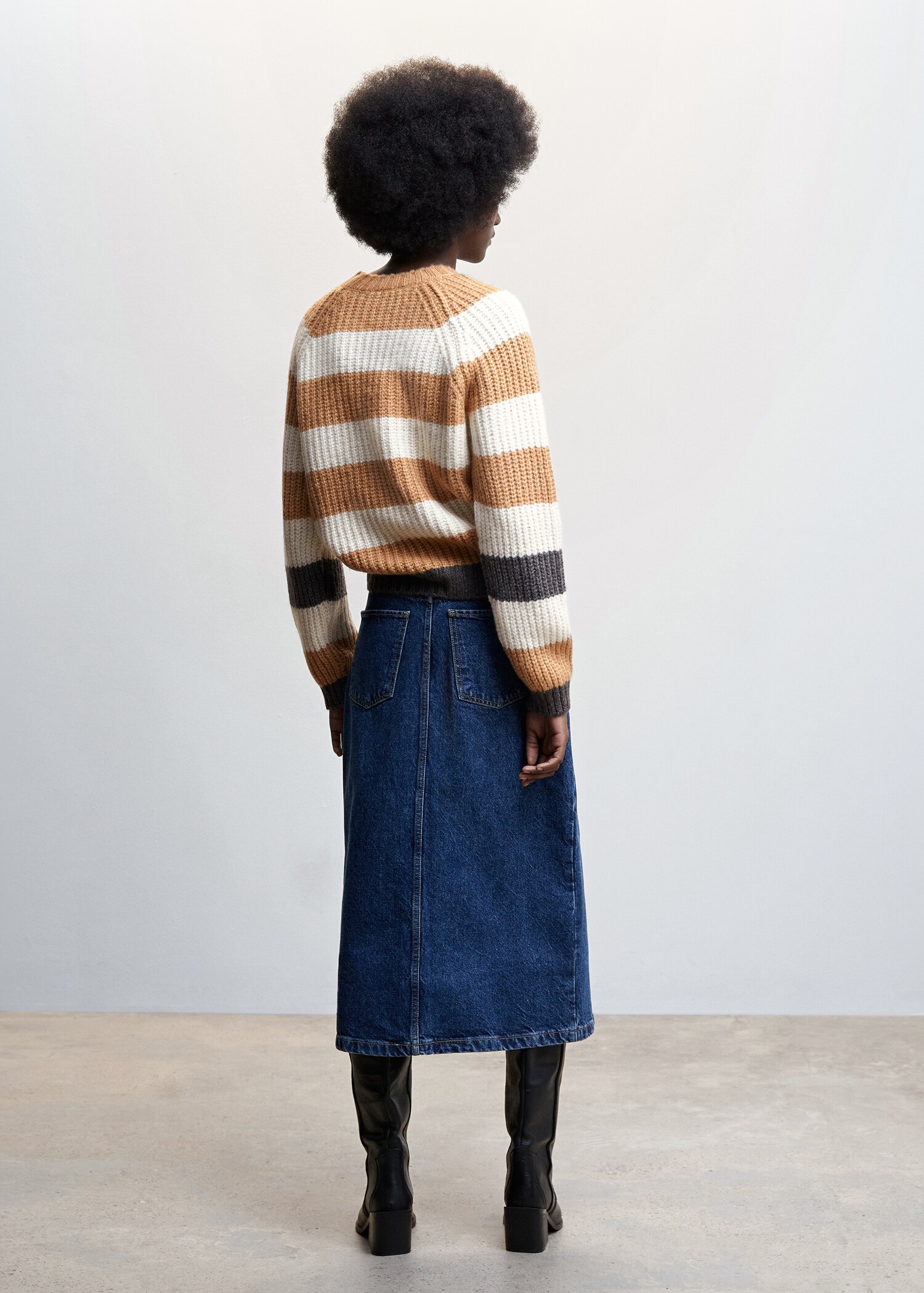 Round-neck striped sweater - Reverse of the article