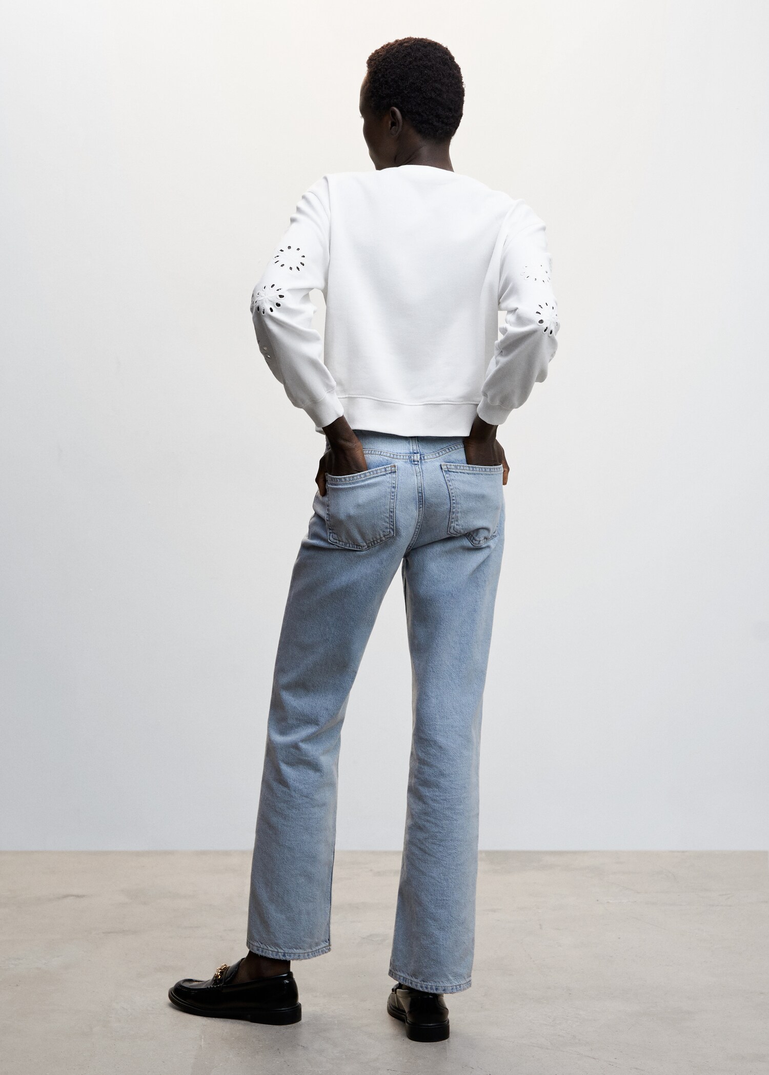 Sweatshirt with die-cut sleeves - Reverse of the article