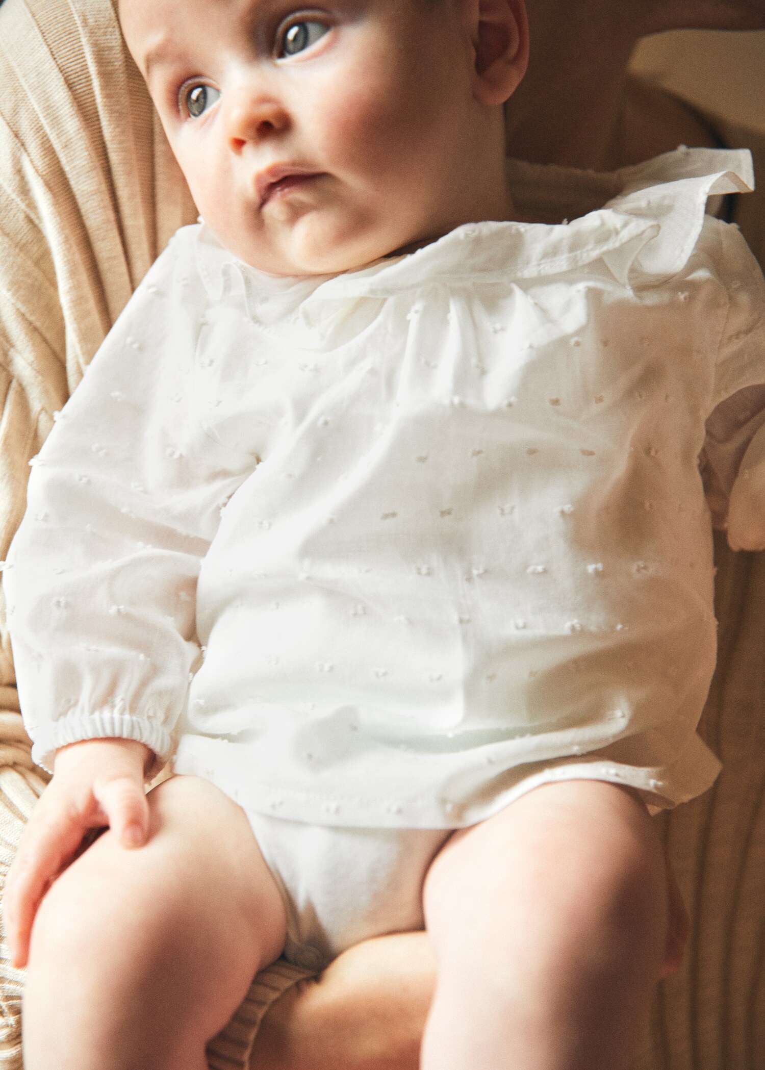 Ruffled polka-dot body - Details of the article 5