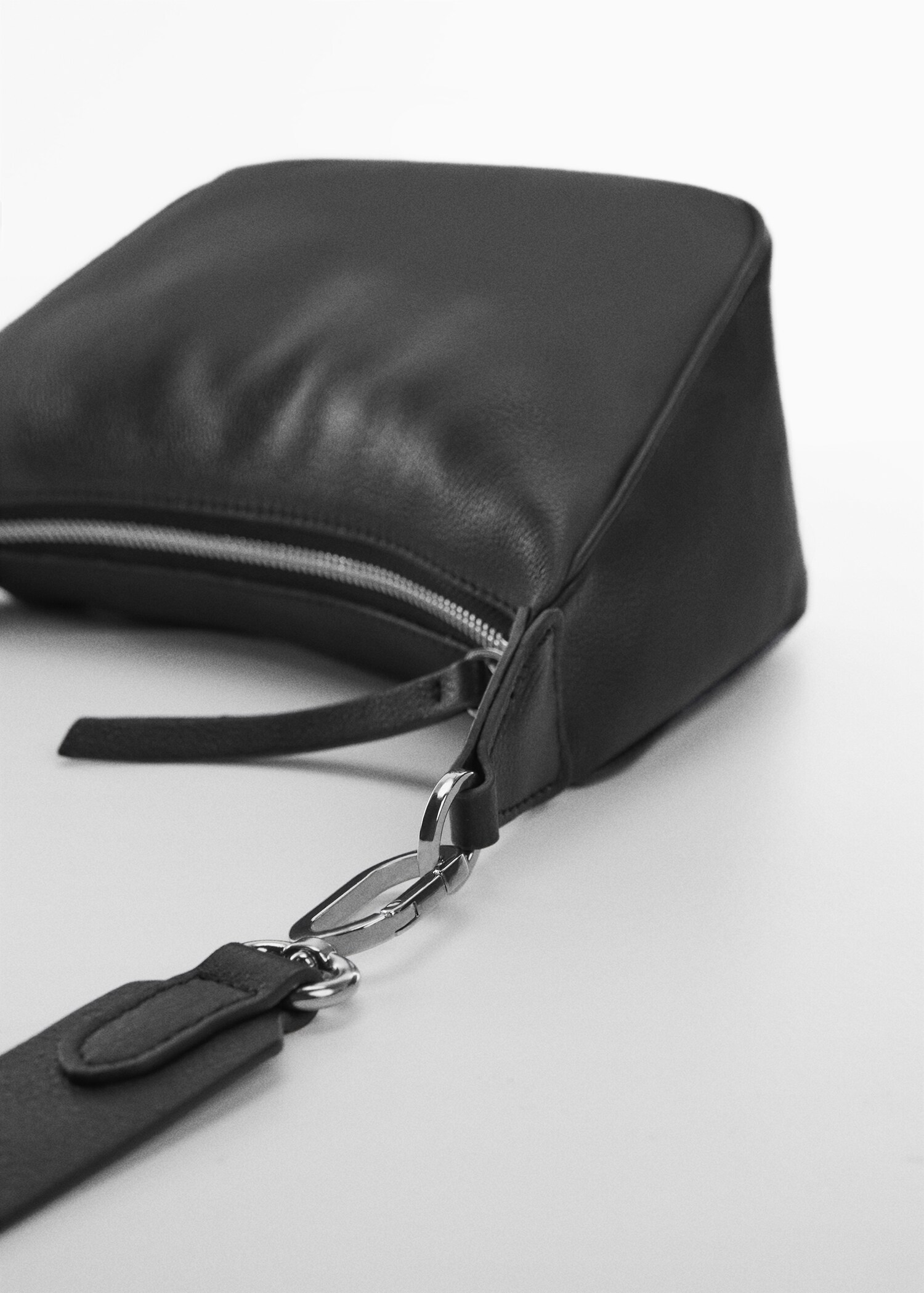 Leather shoulder bag - Details of the article 1