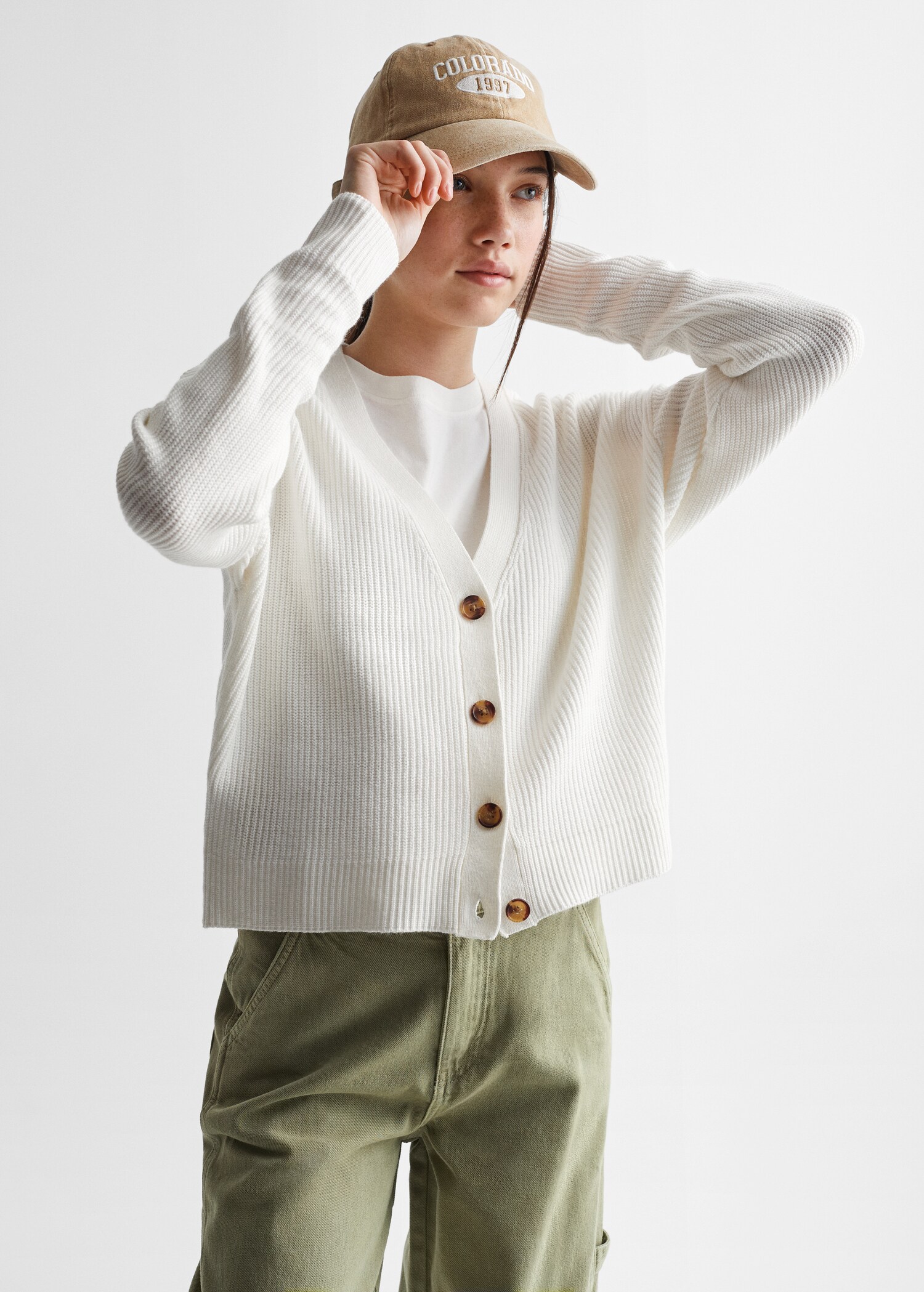 Cardigan reiat din tricot - Plan mediu