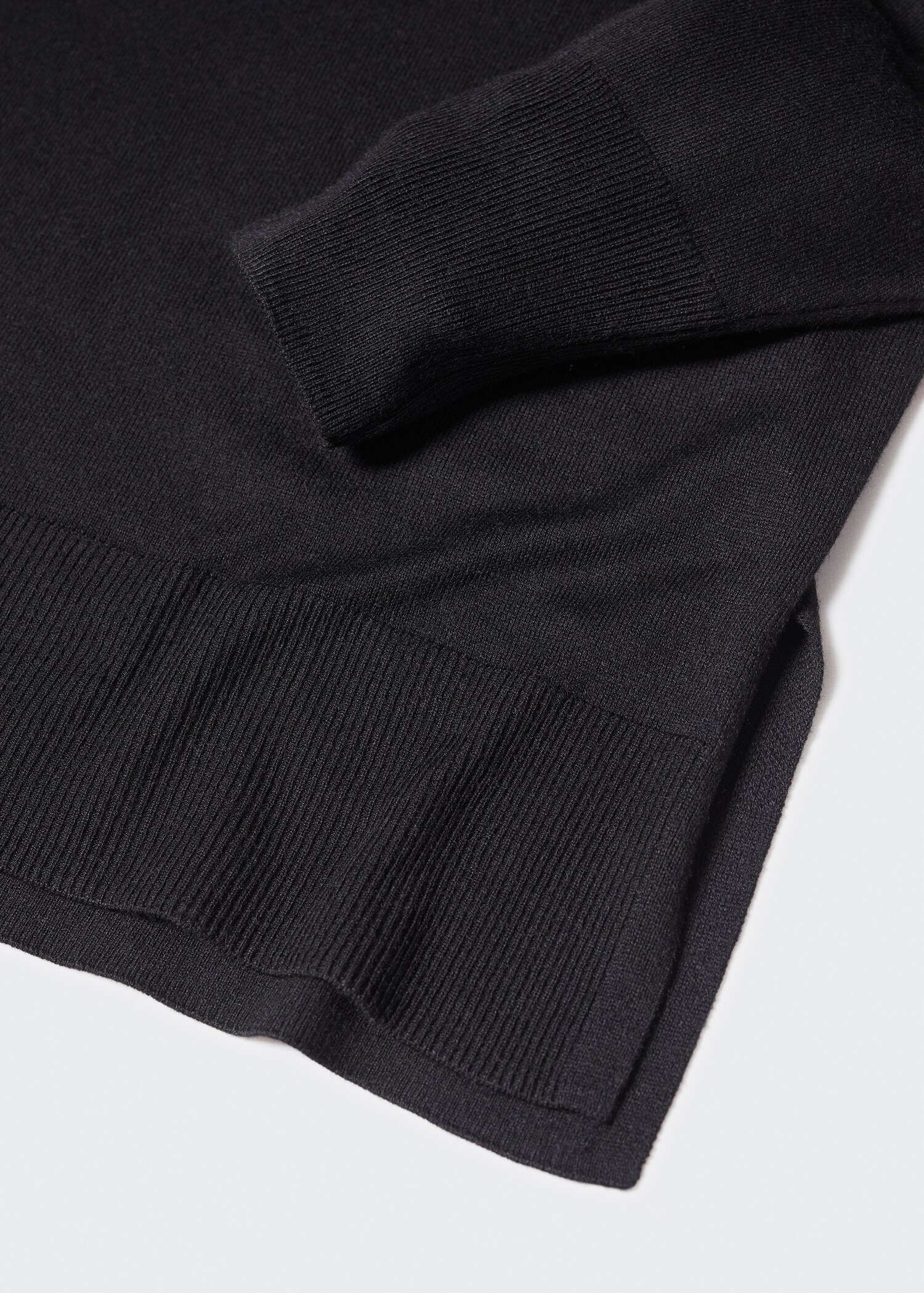 V-neck pullover with slits - Details of the article 8