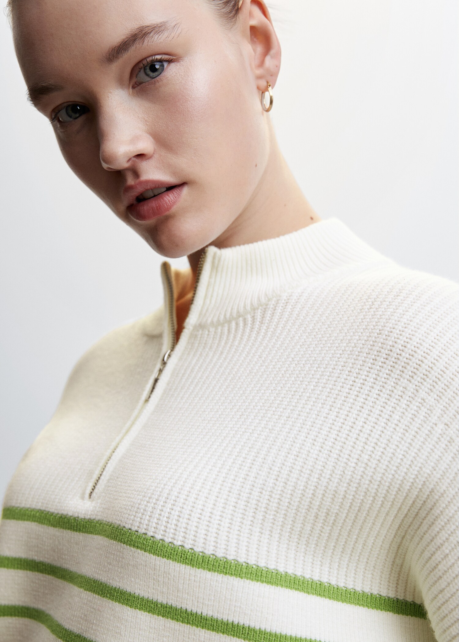 Striped sweater with zip - Details of the article 4