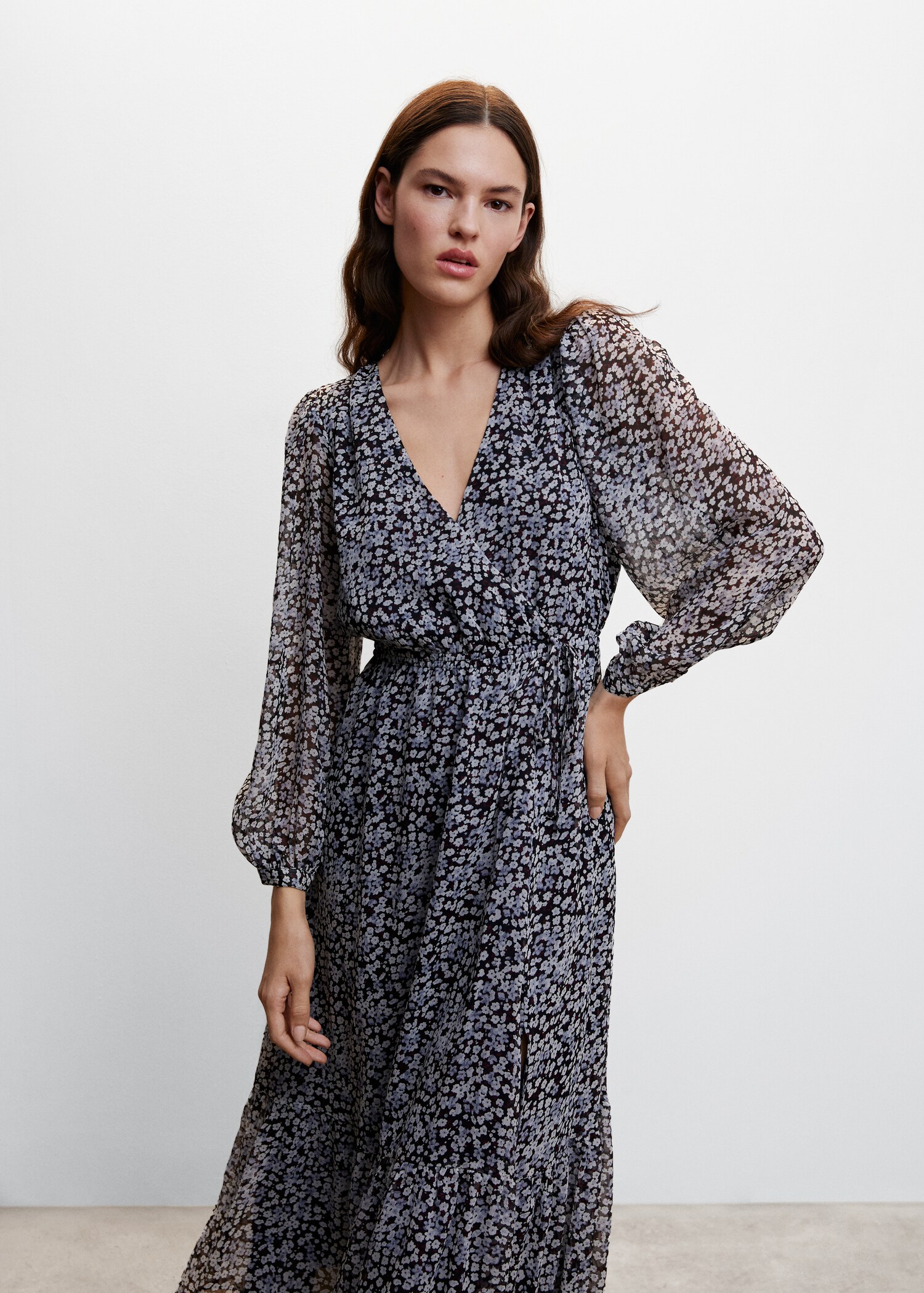 Kleid mit Blumenmuster - Mittlere Ansicht