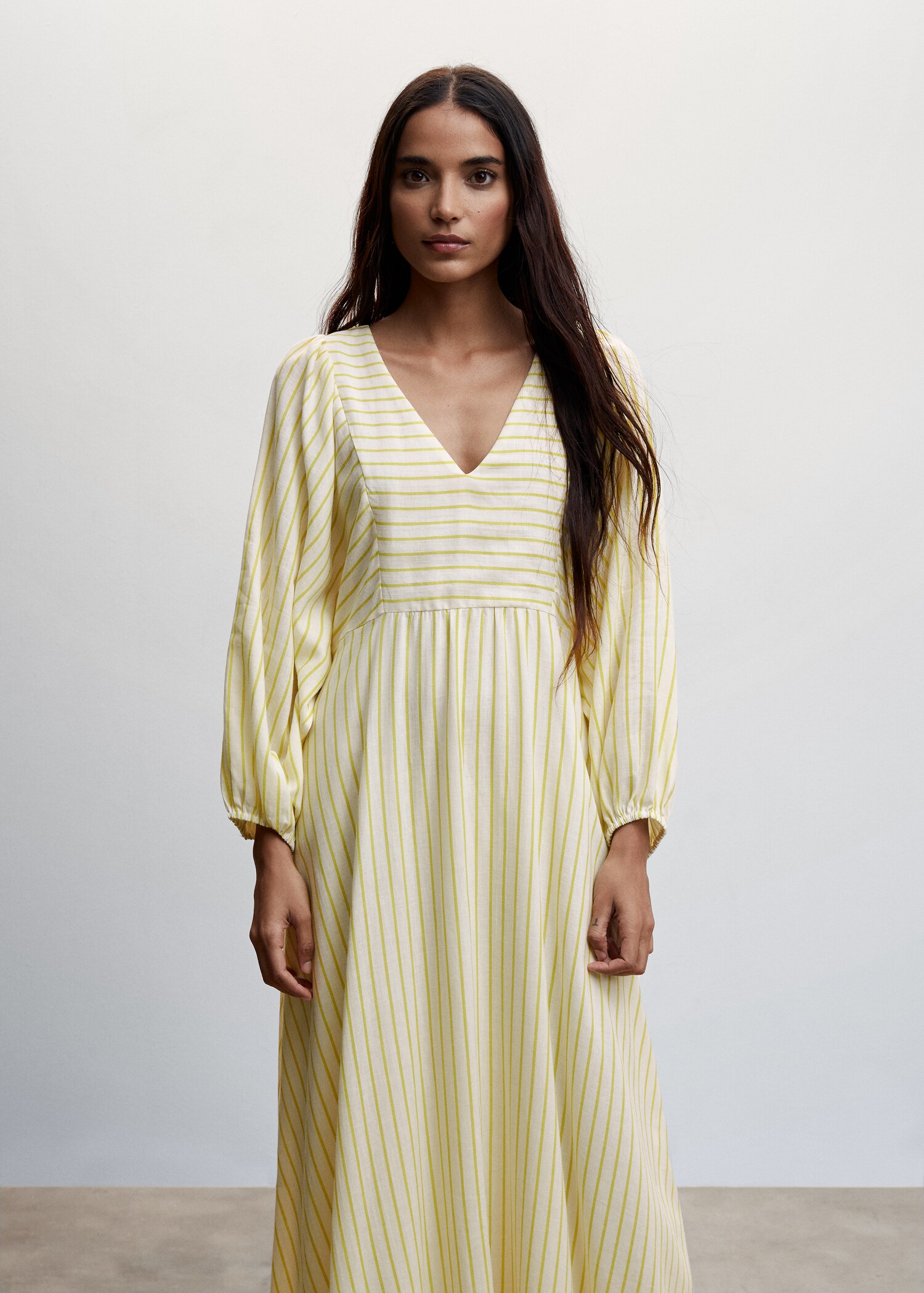 Robe manches bouffantes - Plan moyen