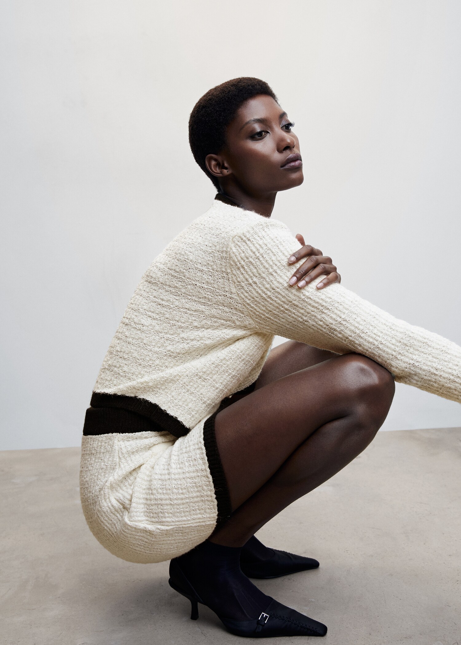Buttoned tweed skirt - Details of the article 2