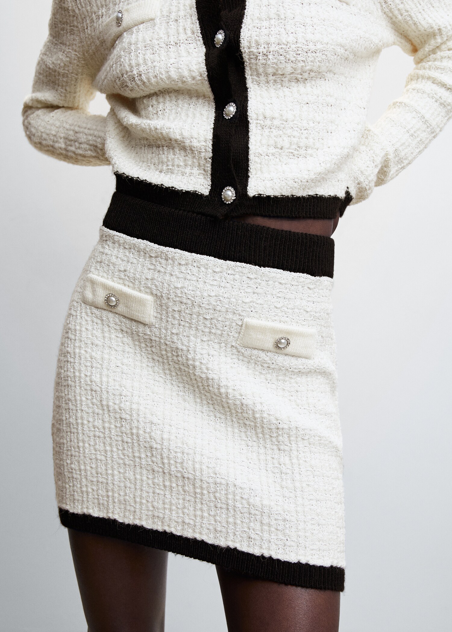 Buttoned tweed skirt - Details of the article 6