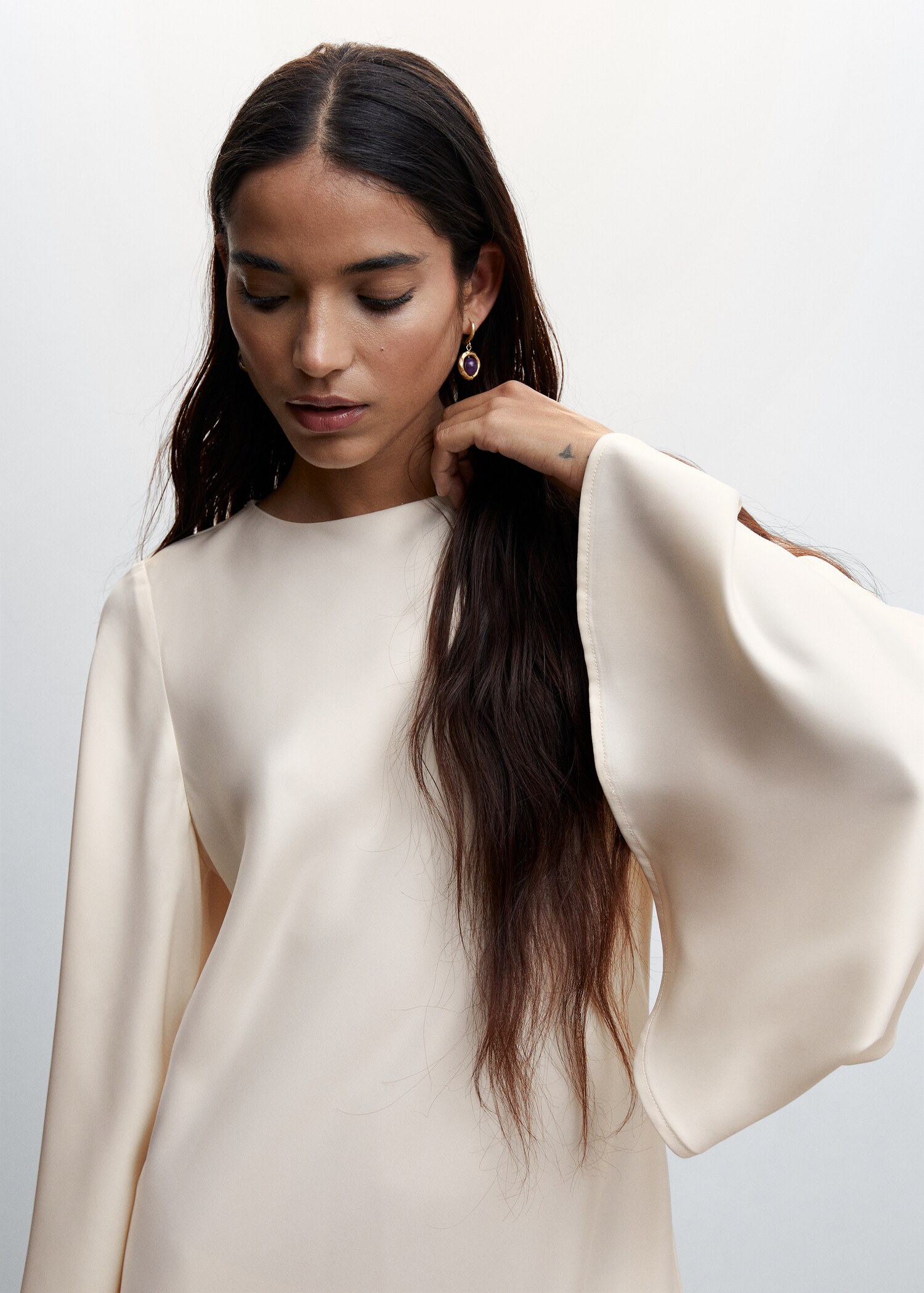 Flared sleeves dress - Details of the article 1