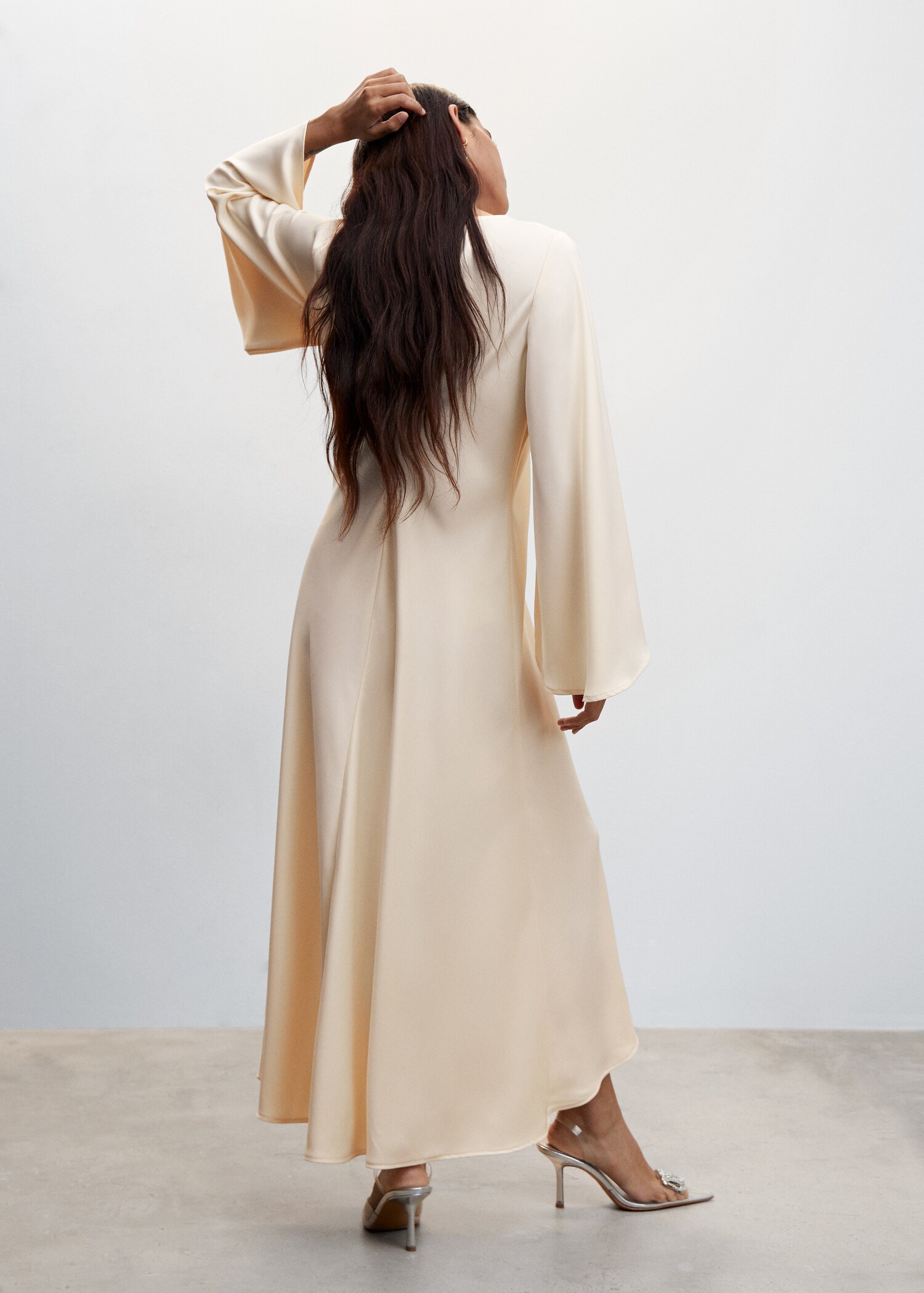 Flared sleeves dress - Reverse of the article