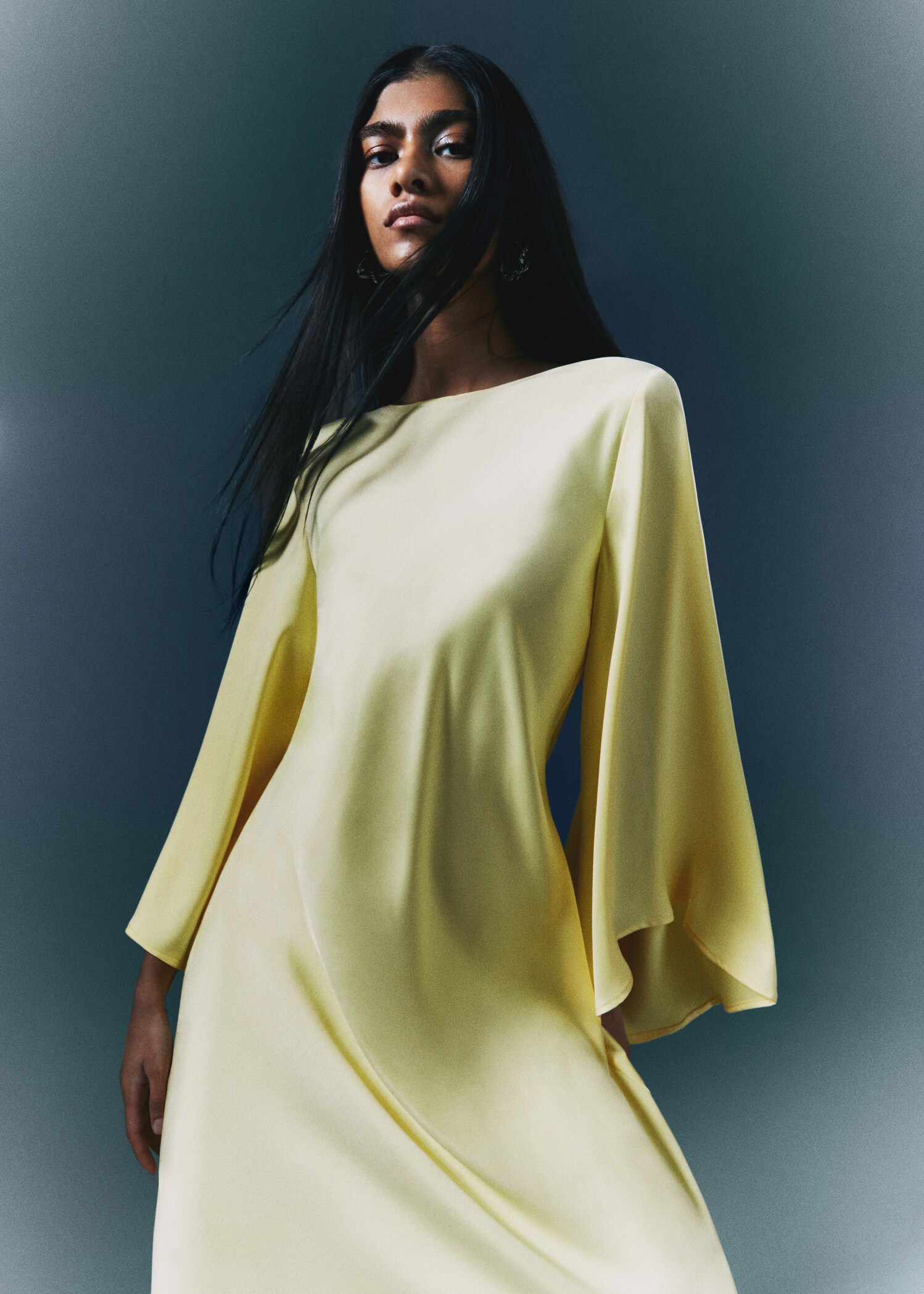 Flared sleeves dress - Details of the article 7