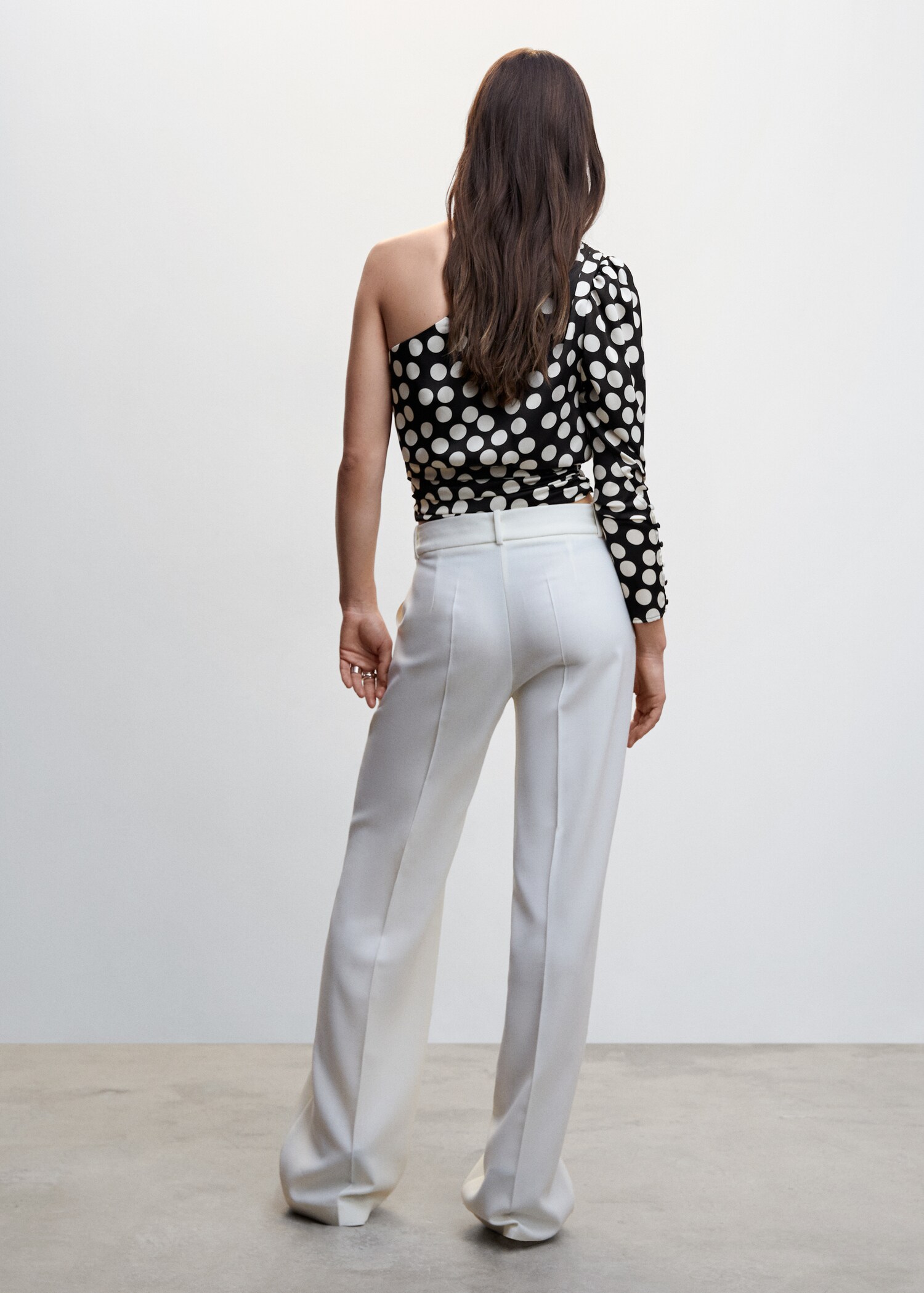 Blusa lunares aplique flor - Reverso del artículo