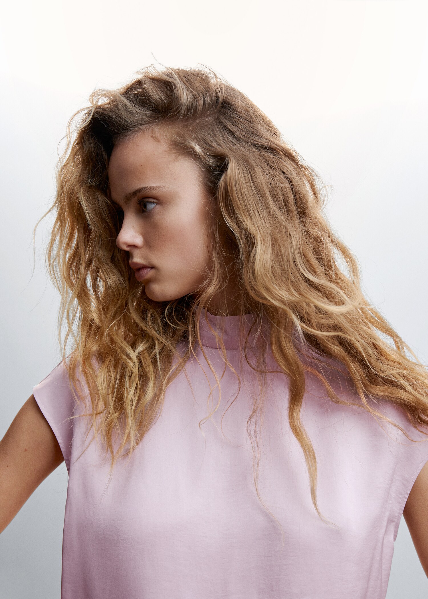 Blouse satinée col roulé - Détail de l'article 1