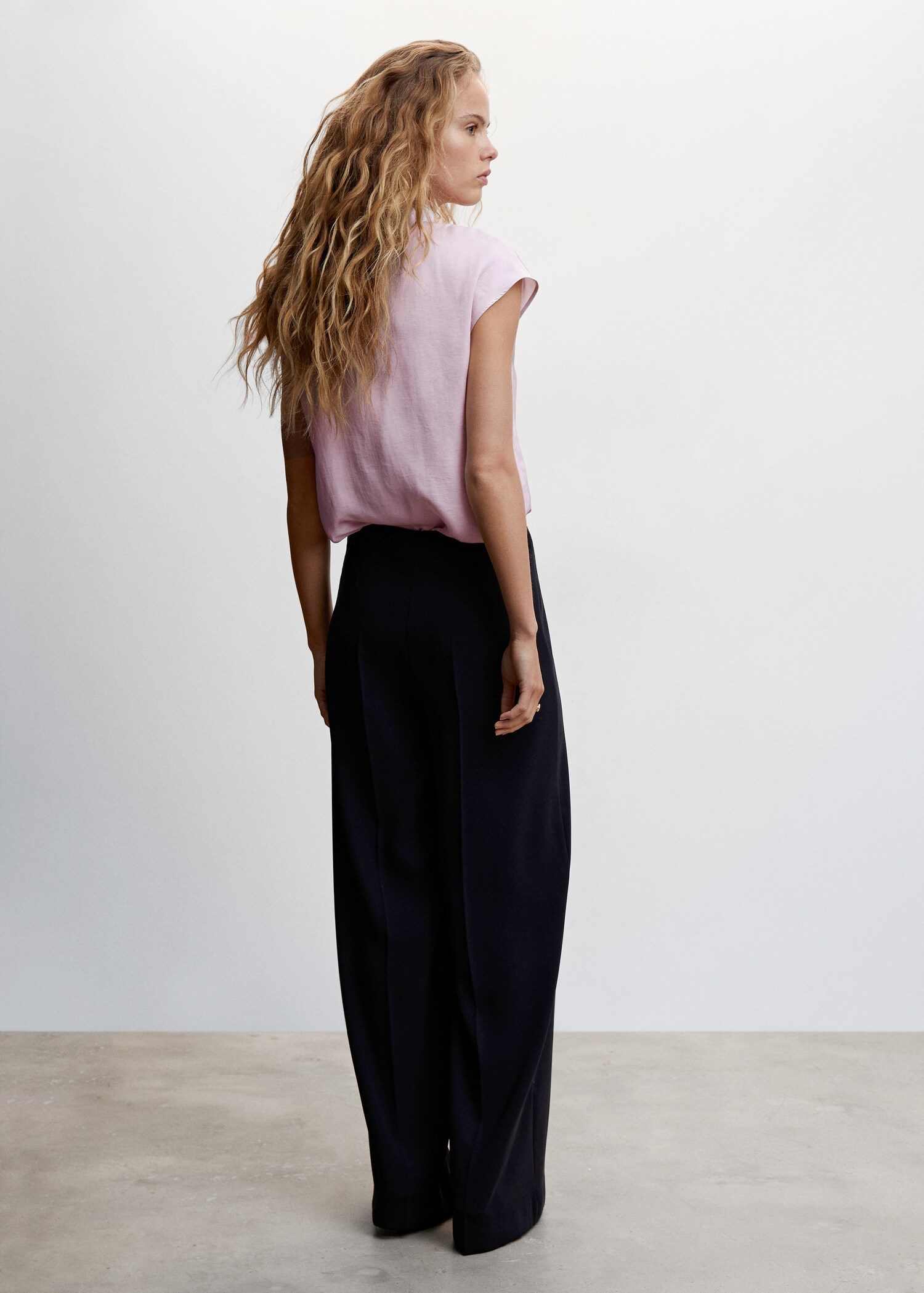 Blouse satinée col roulé - Verso de l’article