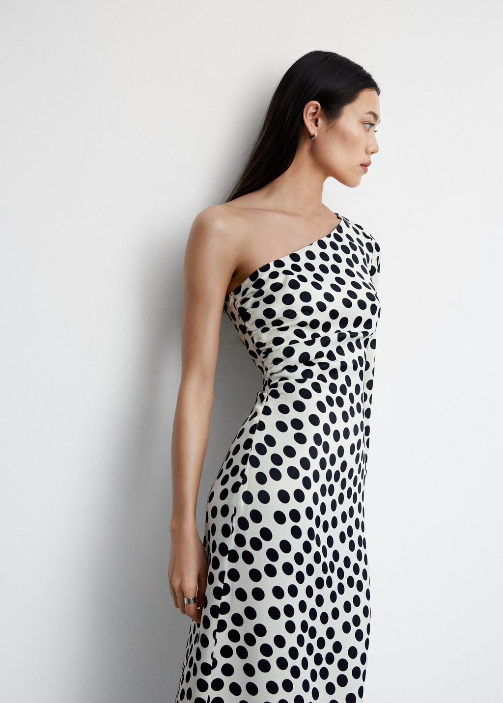 Robe asymétrique pois - Femme | MANGO Nouvelle-Calédonie