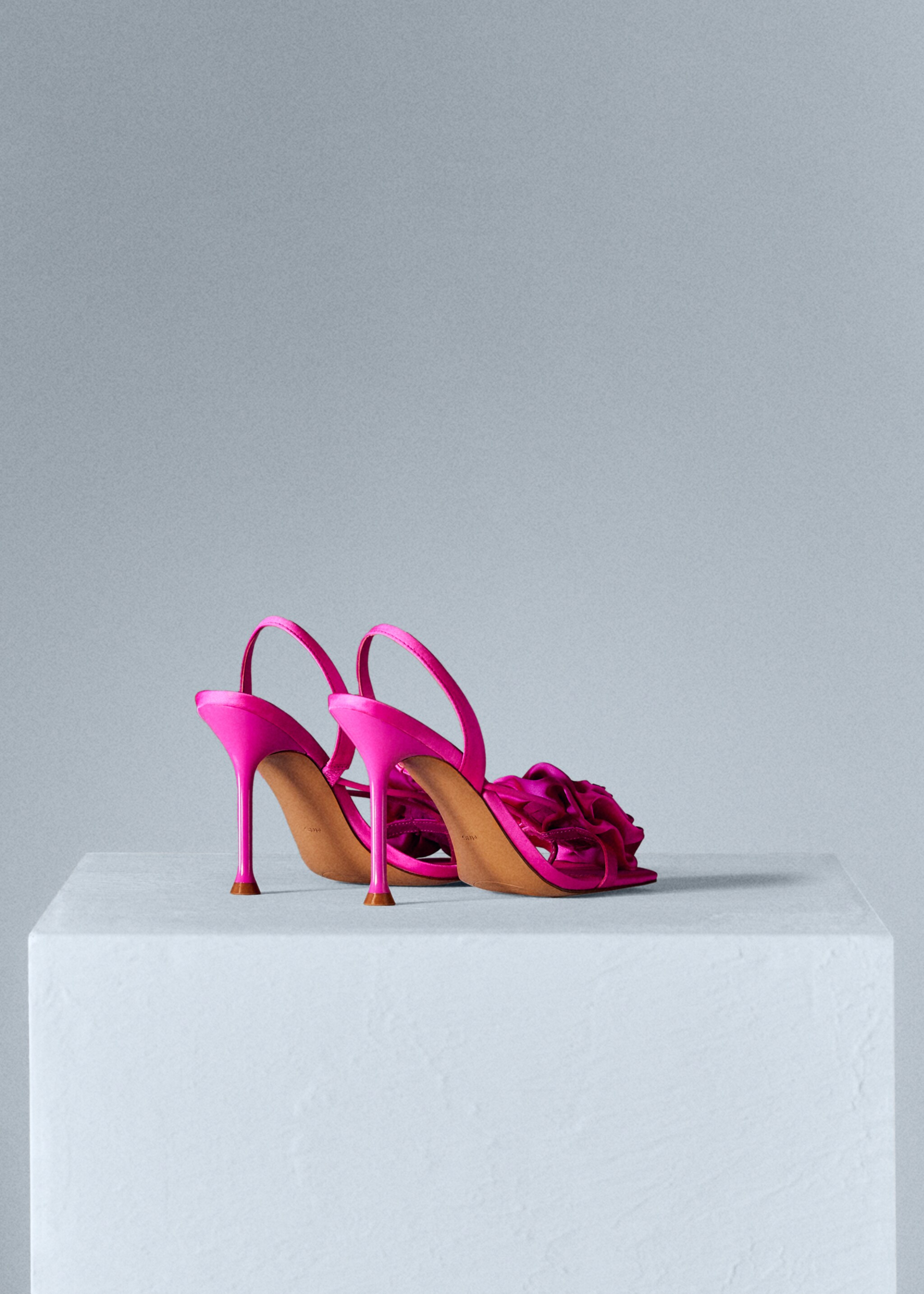 Sandalia tacón maxi flor - Detalle del artículo 1, Fucsia. Ref: 47026716-00.