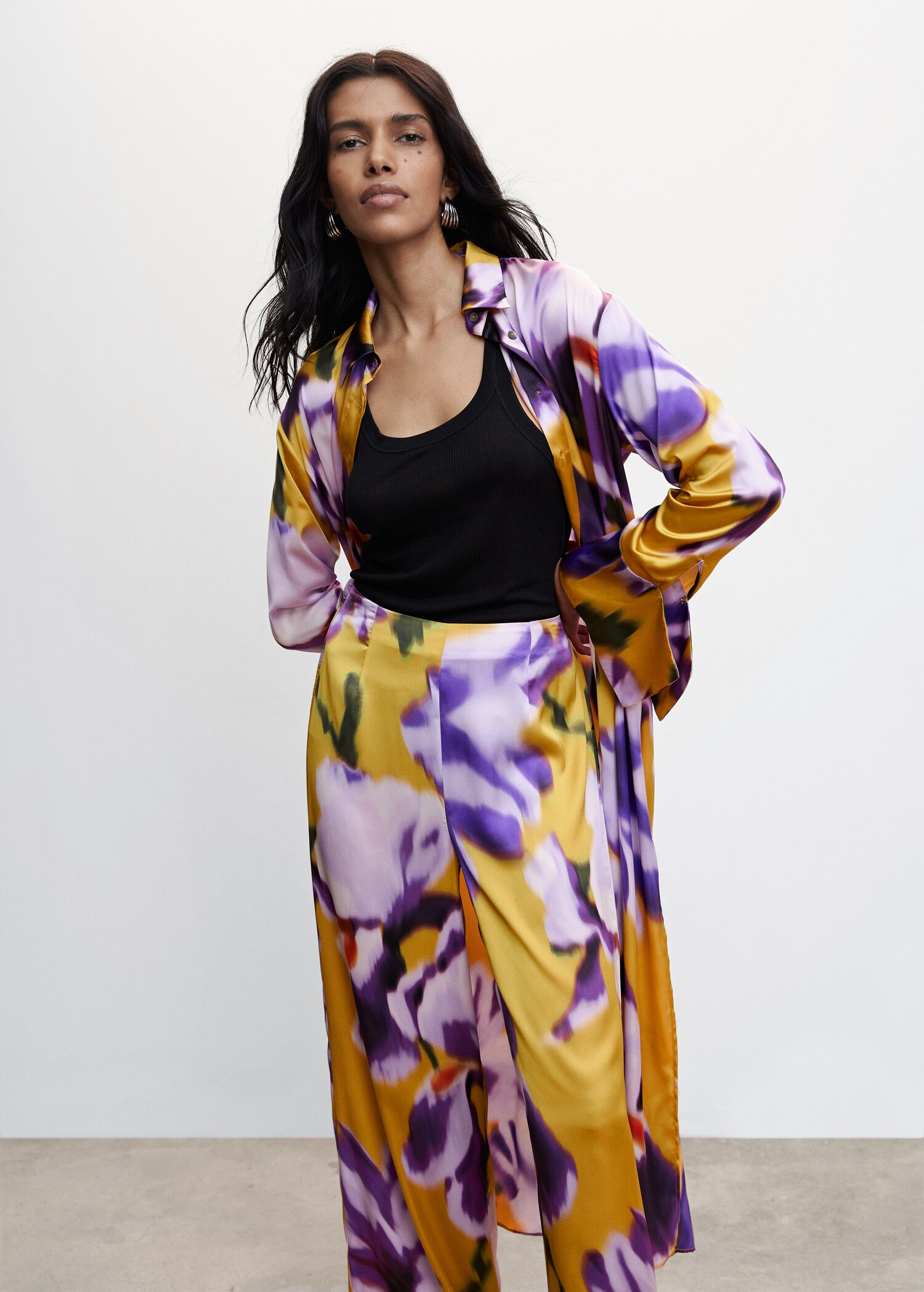 Pantalón palazzo floral - Plano medio