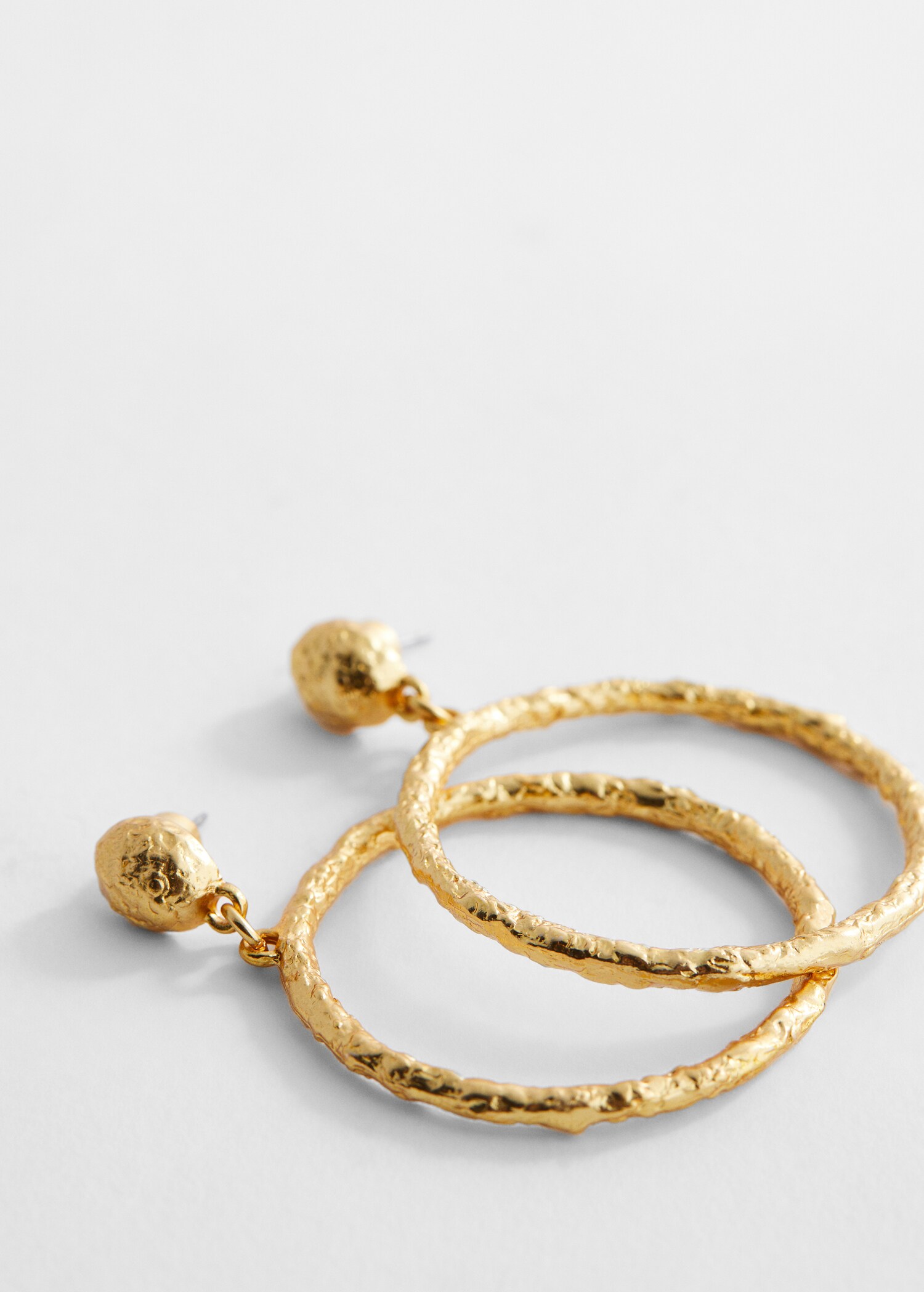 Textured hoop earrings - Details of the article 1