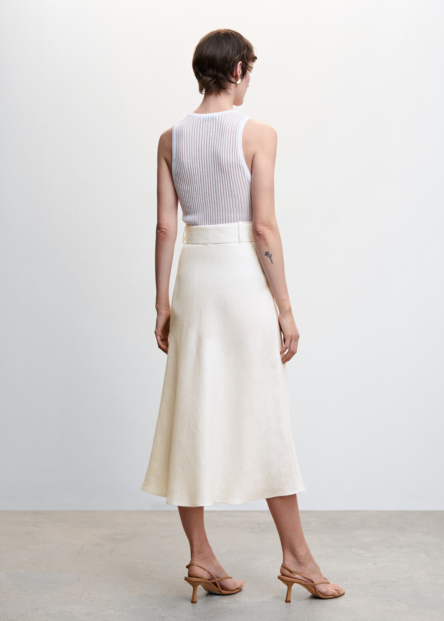 Linen skirt with belt - Reverse of the article