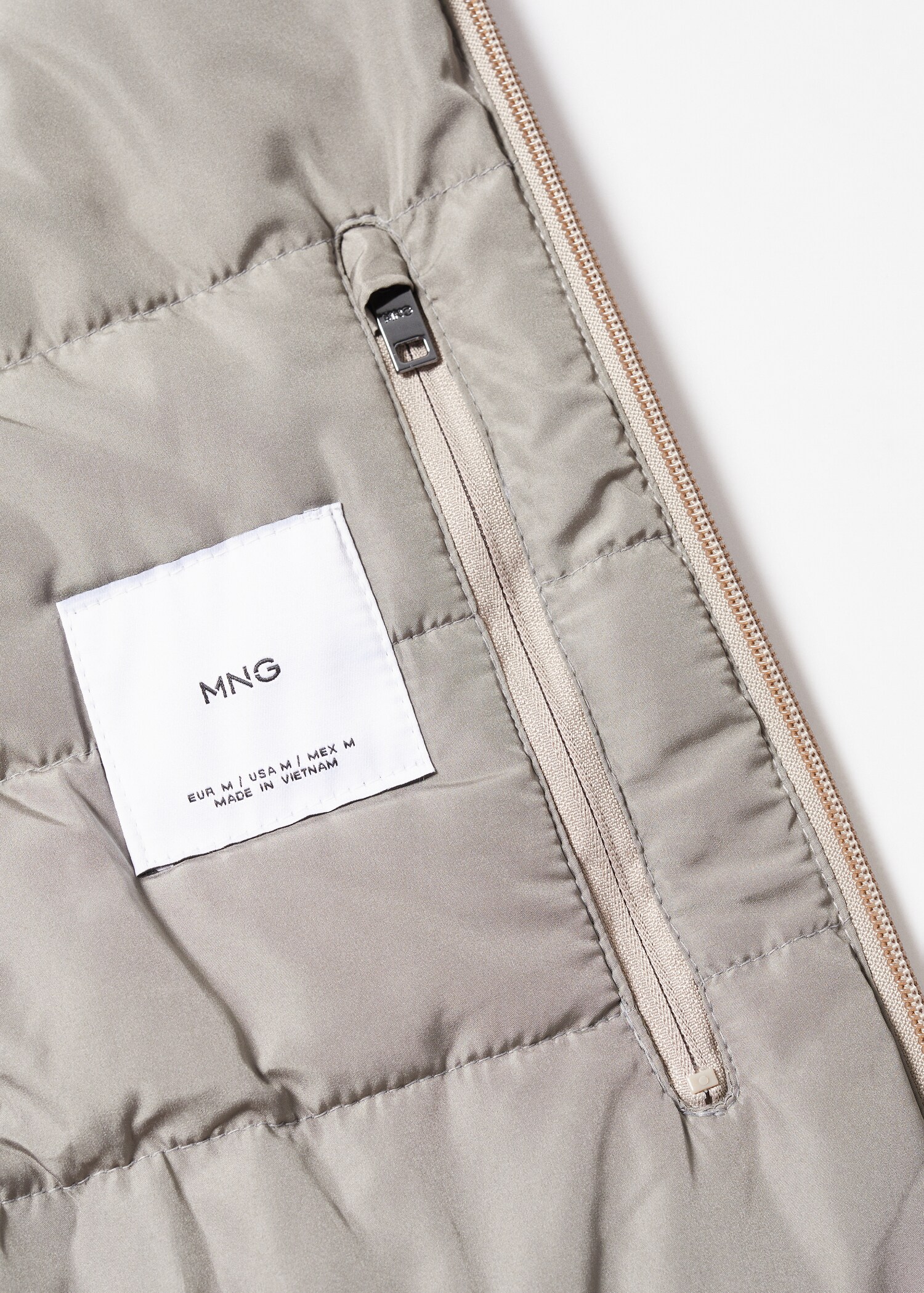 Water-repellent quilted gilet - Details of the article 8